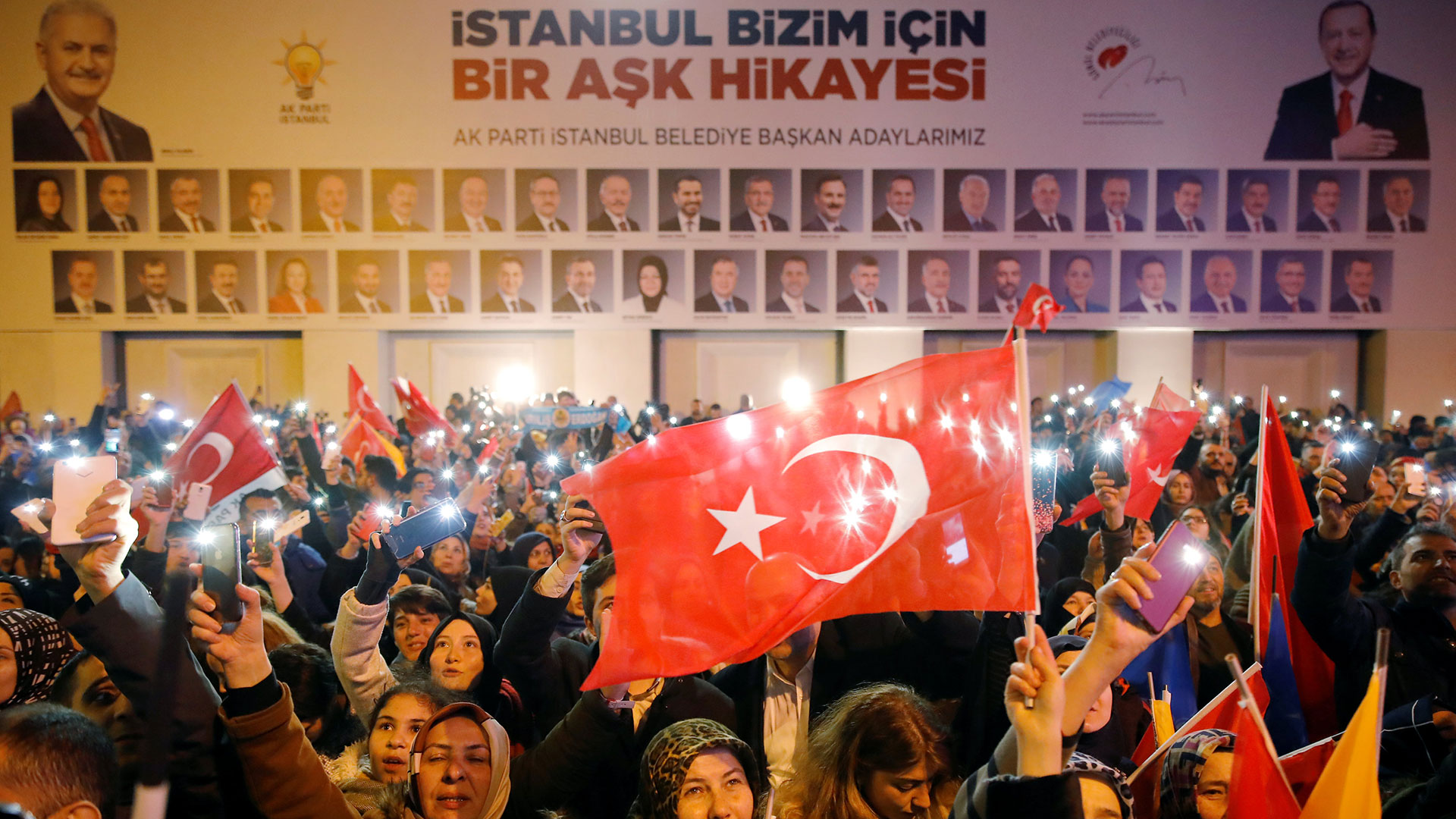 Simpatizantes del partido de Erdogan, el AK (Reuters)