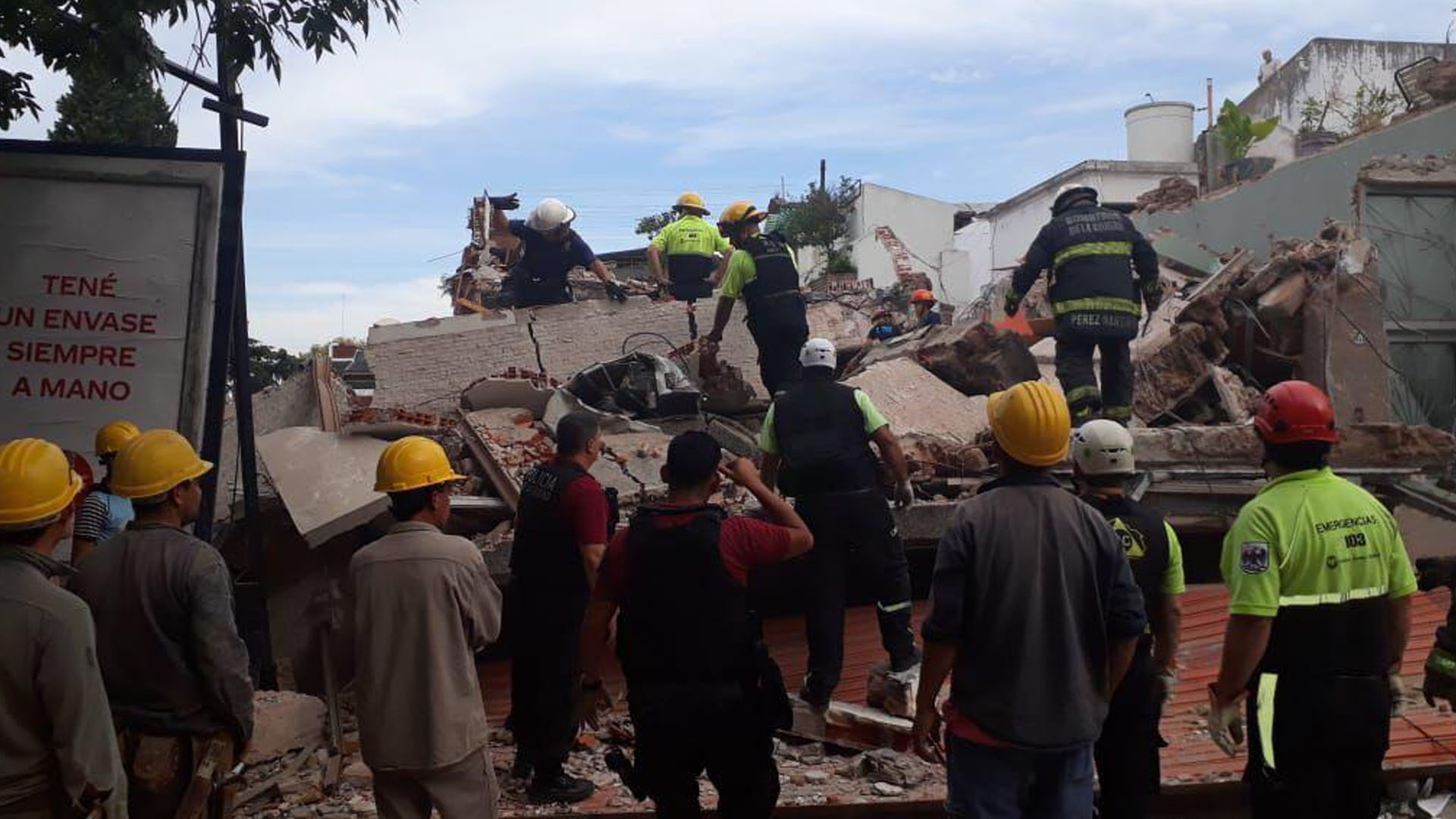 El derrumbe ocurrió en la tarde de este lunes