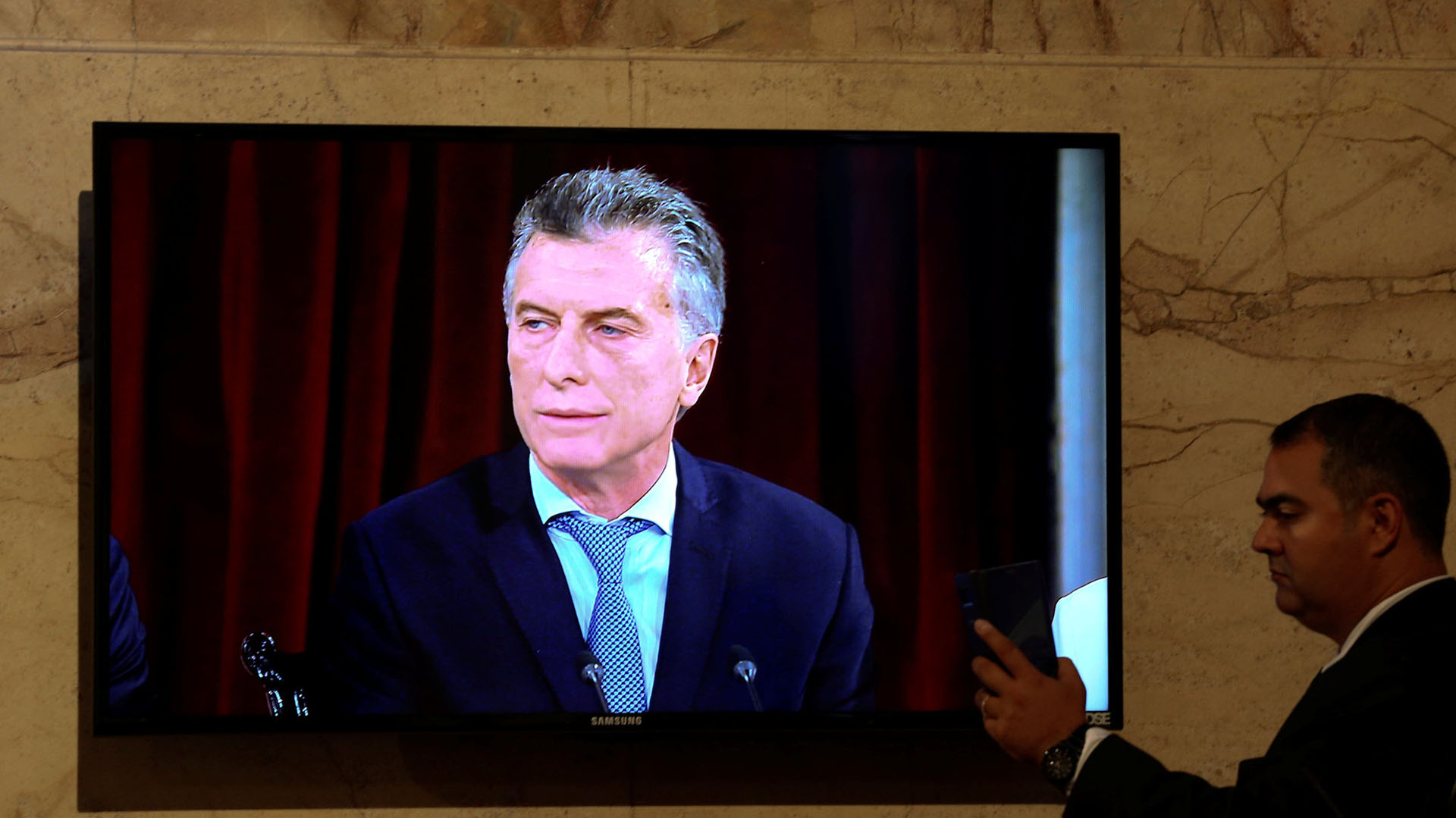 Informaciones falsas contra el presidente de la Argentina, Mauricio Macri, circulan por Twitter, Facebook, Instagram y WhatsApp desde hace semanas. (Foto: Marcos Brindicci/Reuters)