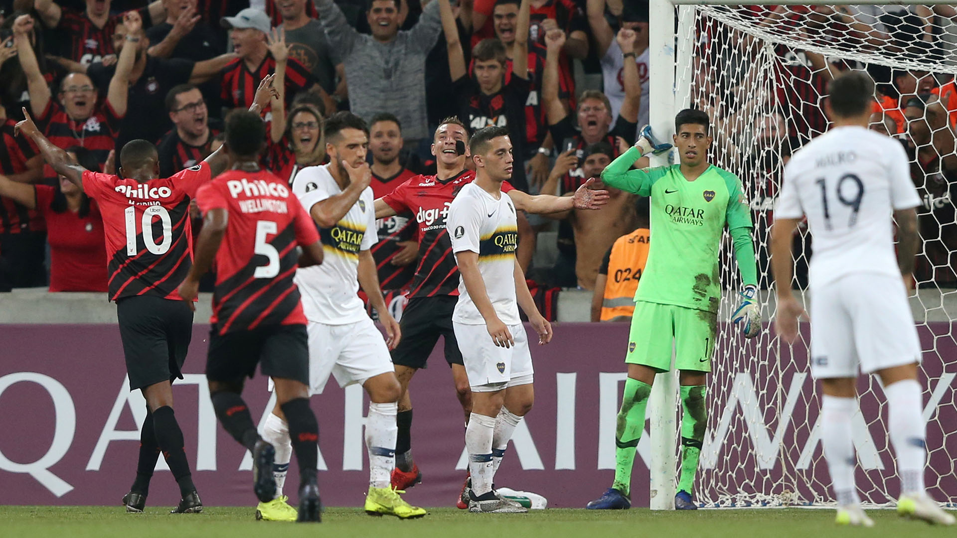 En su último partido por la Libertadores, Boca cayó 3-0 ante Atlético Paranaense, en Brasil (REUTERS/Rodolfo Buhrer)