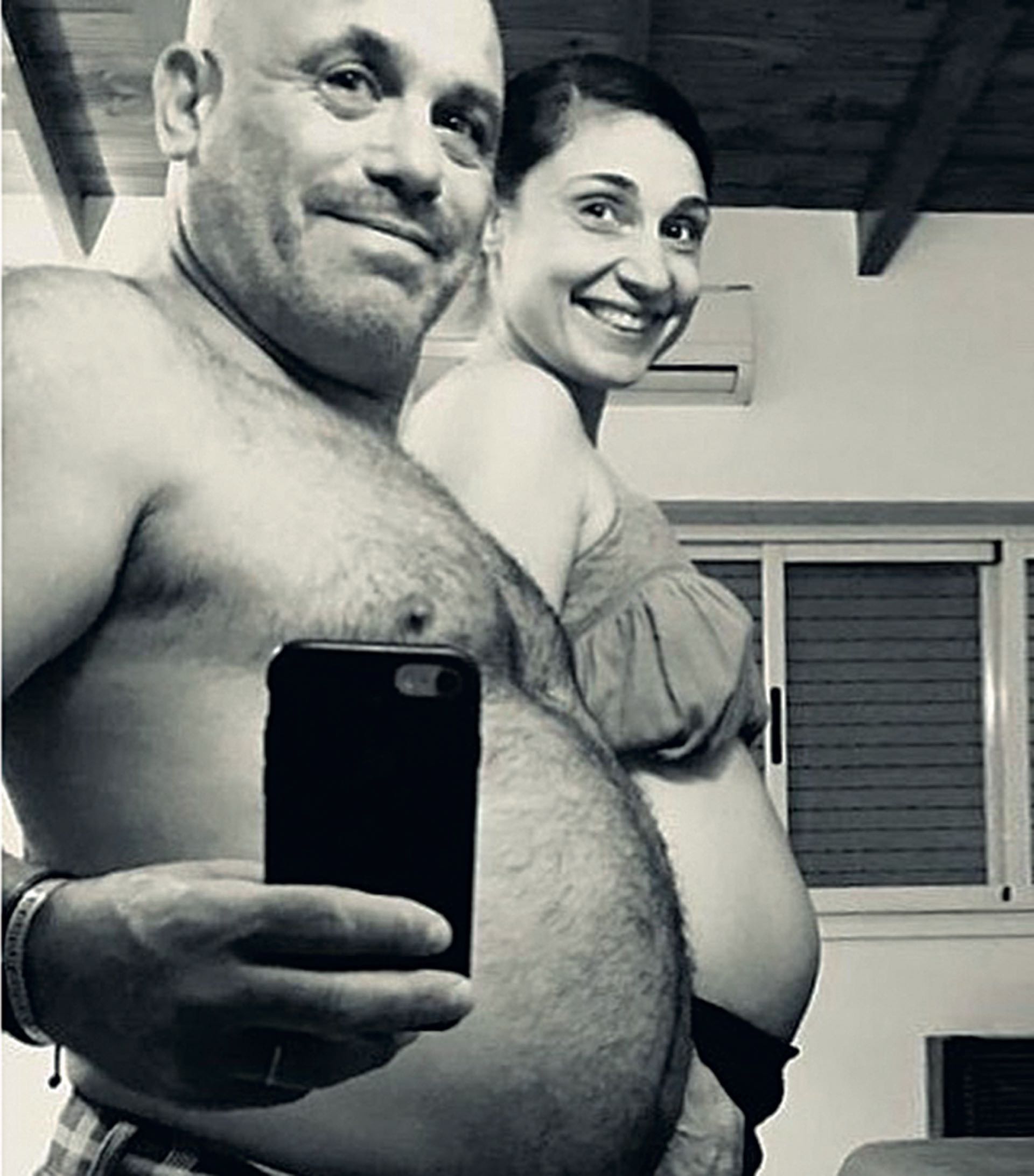 El Bicho Gómez y Valeria están embarazados de cinco meses y medio.