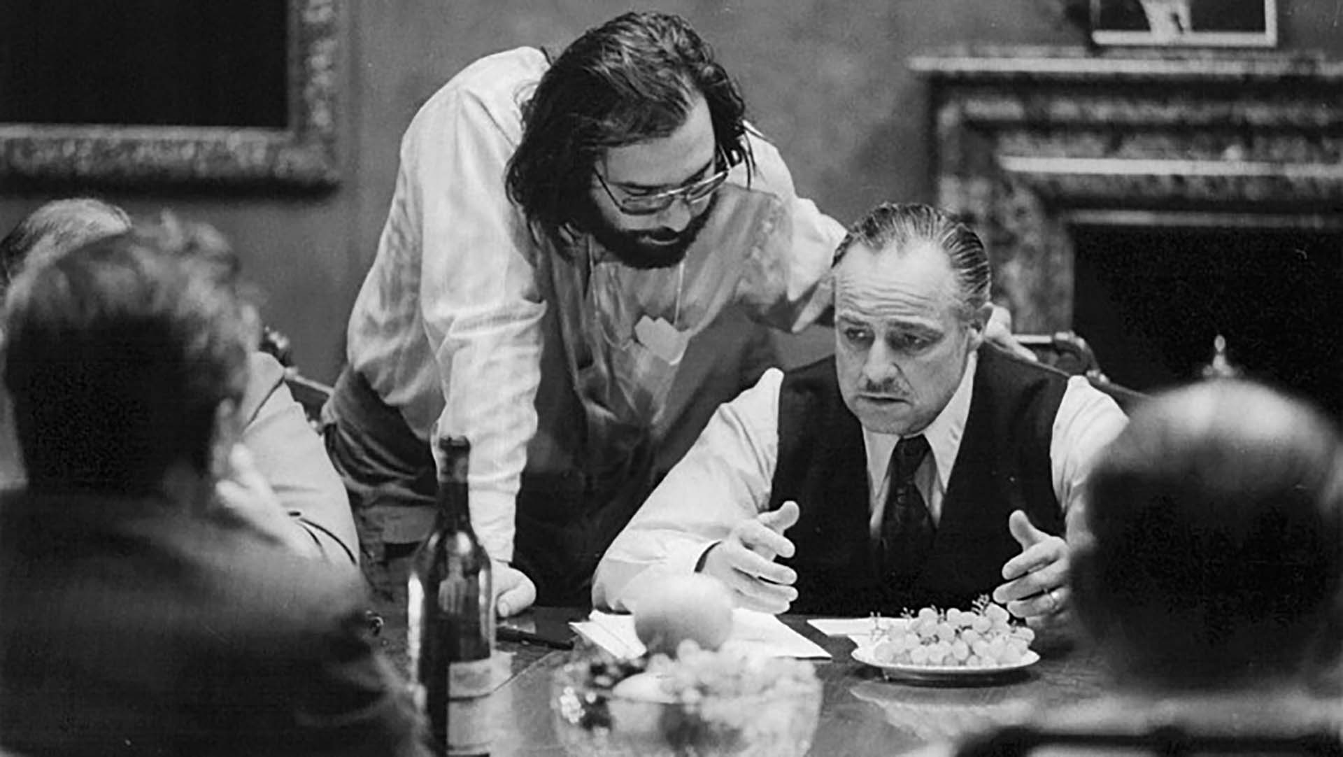 Marlon Brando y Francis Ford Coppola repasando una escena de “El Padrino” (1972)