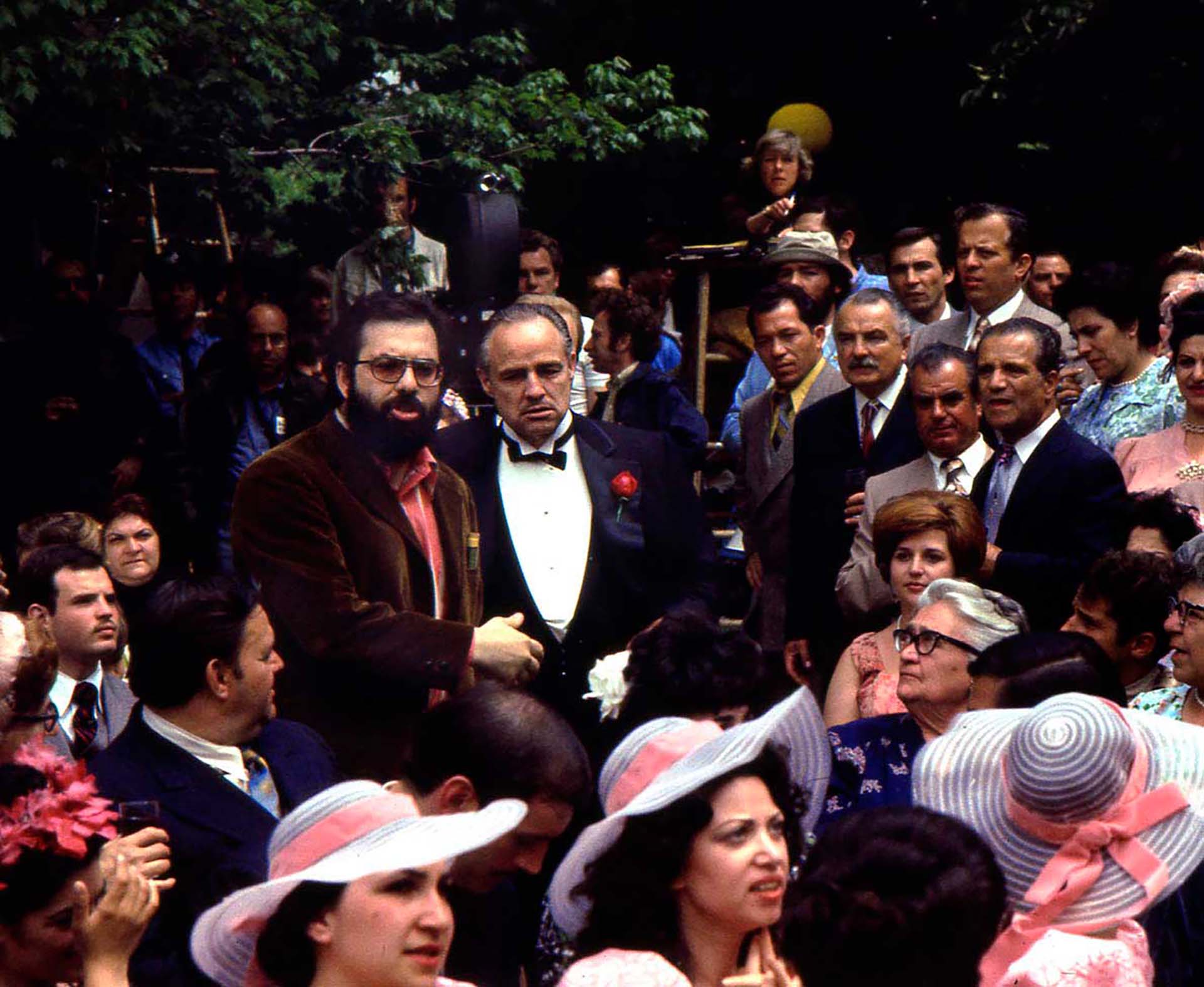 “El Padrino” es considerada por la mayoría de la crítica como uno de los mejores filmes de todos los tiempos y la mejor película de Francis Ford Coppola. En 1973 se hizo acreedora a tres premios Oscar por mejor actor para Marlon Brando, mejor película y mejor guion adaptado para Mario Puzo