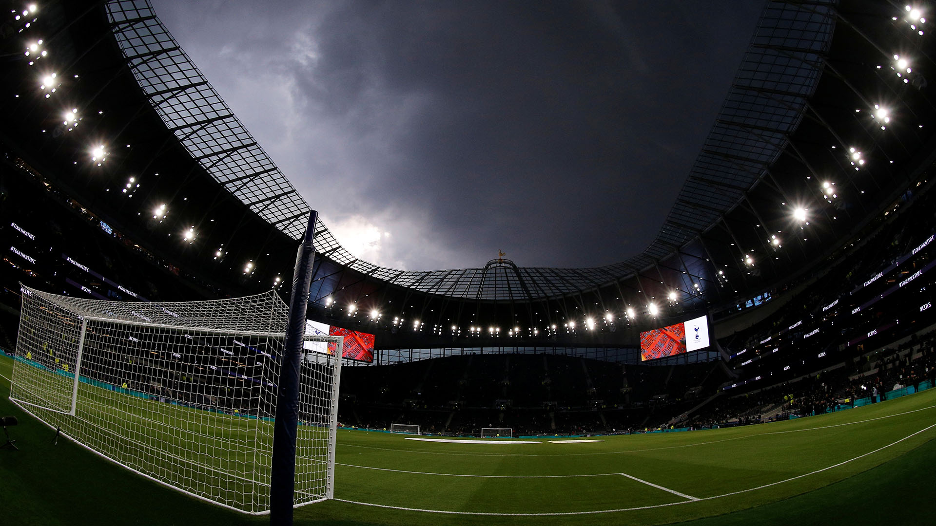 “Queríamos construir un estadio con una capacidad mínima de 60.000 y logramos llegar a 62.000. No tuvo nada que ver con el Arsenal (cuyo estadio no supera los 61 mil)”, afirmó el presidente