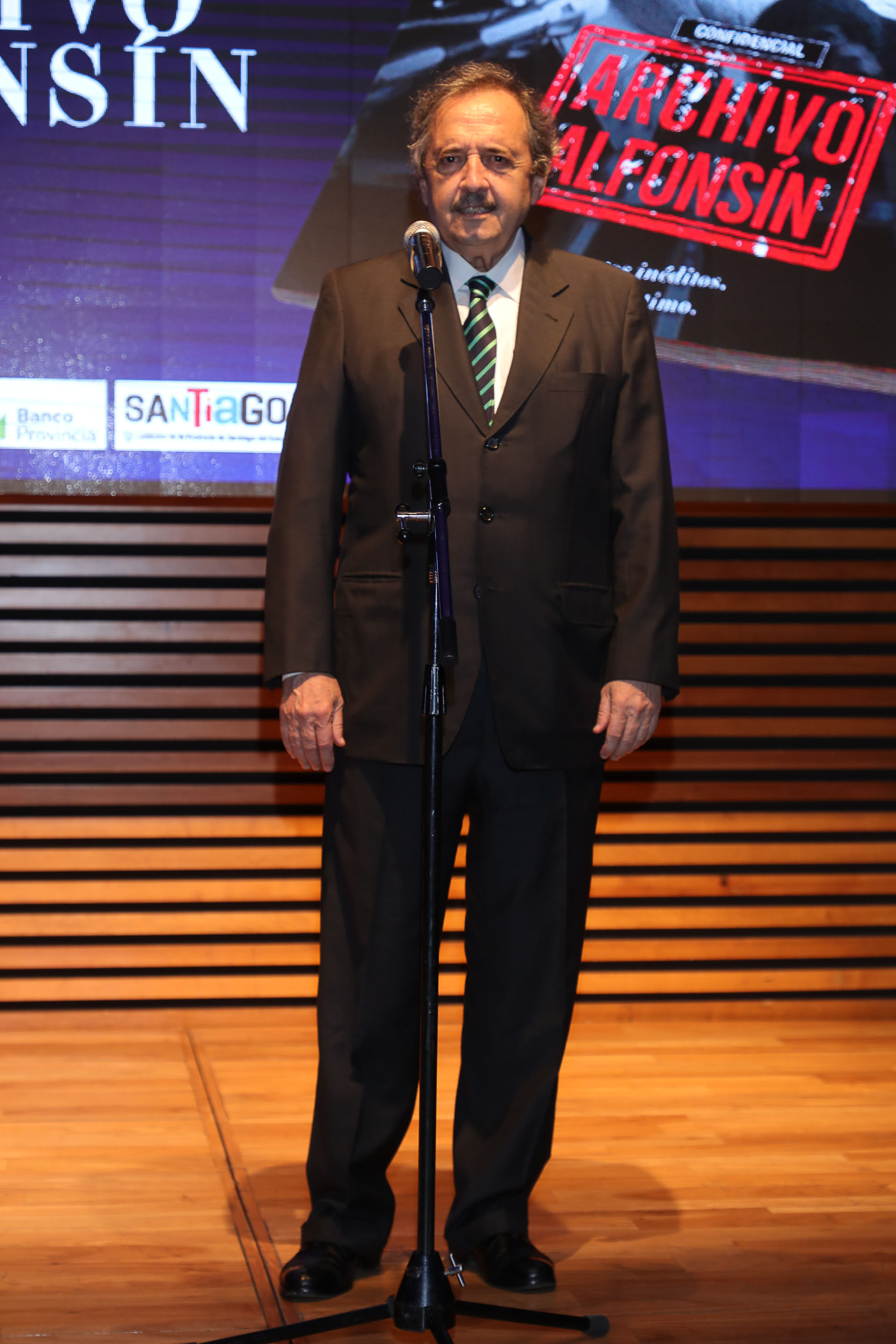 Ricardo Alfonsín durante la presentación del documental que recorre los años de su padre, Raúl Alfonsín, al frente de la Argentina