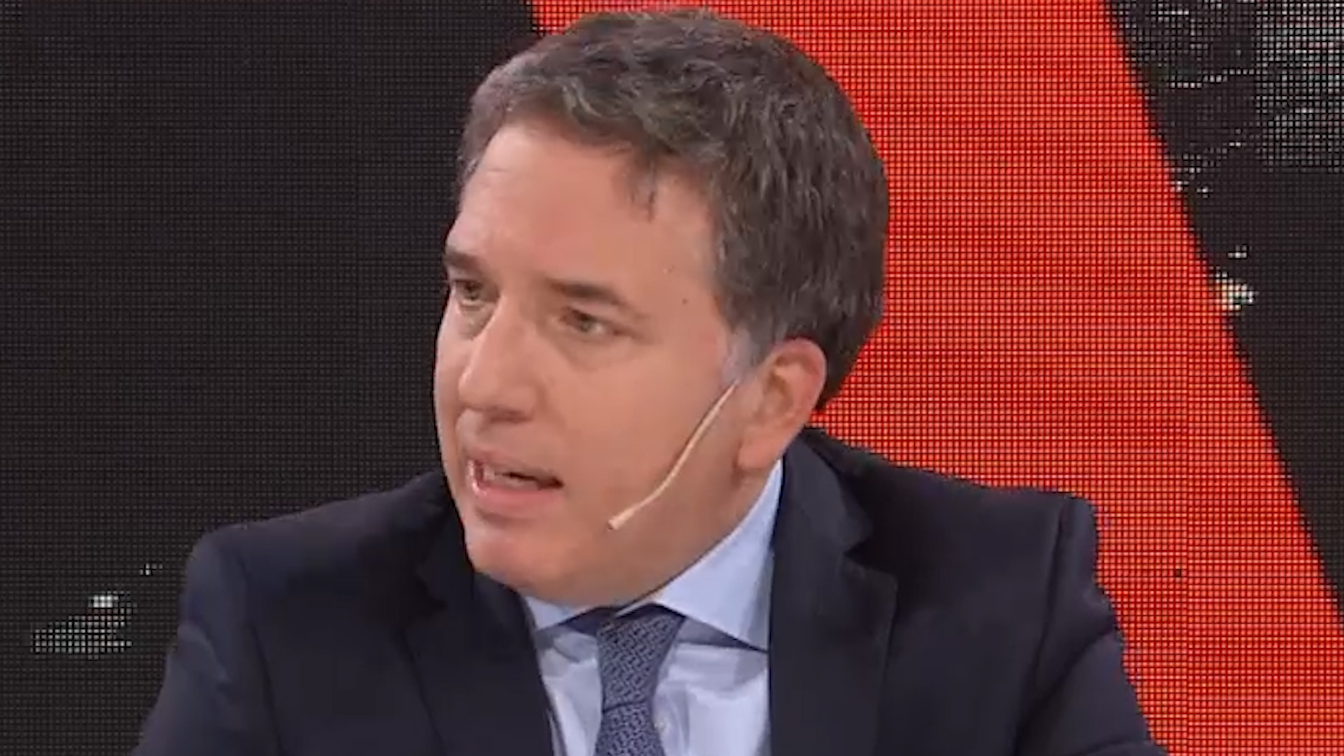 El ministro de Hacienda, Nicolás Dujovne, analiza con detalle cada medida por el costo fiscal