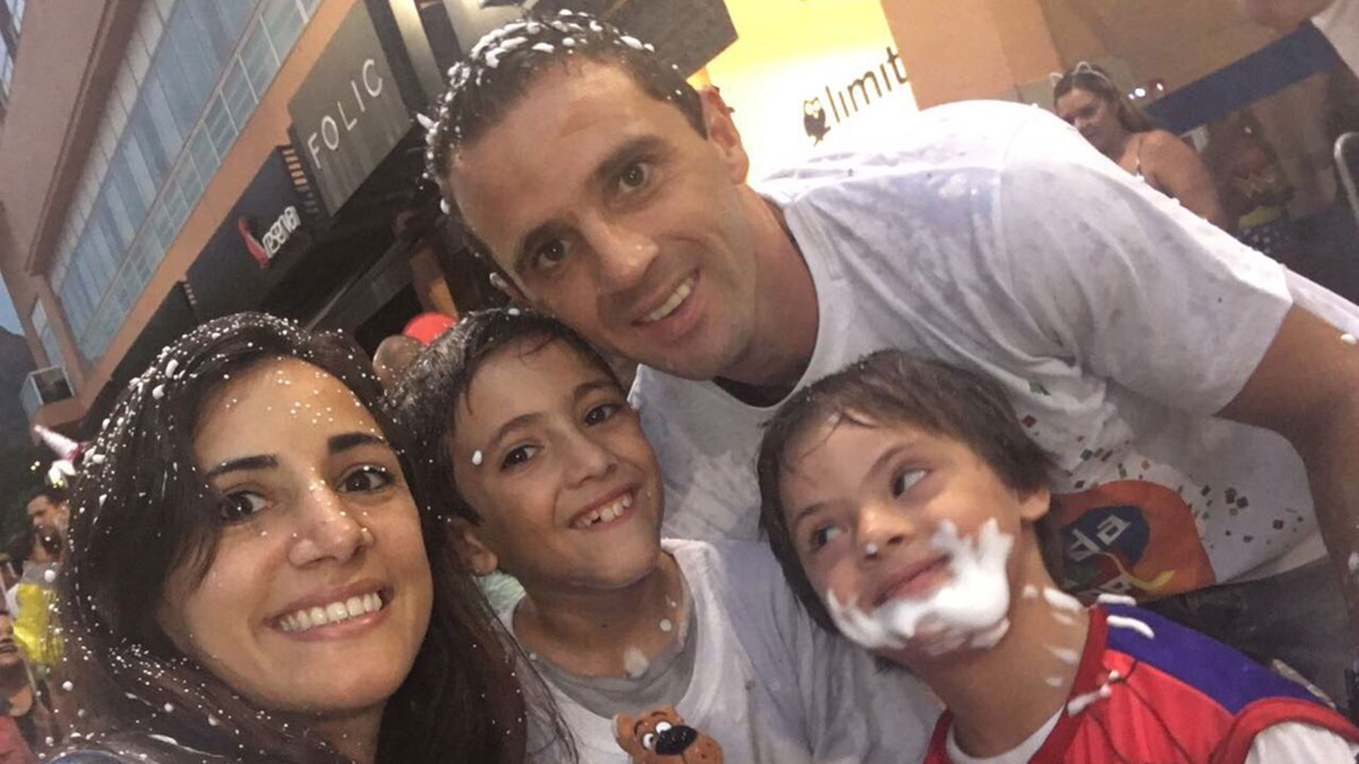 Walter y Melina, con Valentino y Santino. Se agranda la familia: esperan una nena
