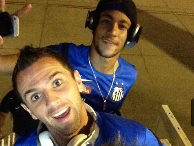 Neymar pidió tenerlo como compañero cuando Montillo jugaba en Cruzeiro. Y sus deseos fueron órdenes