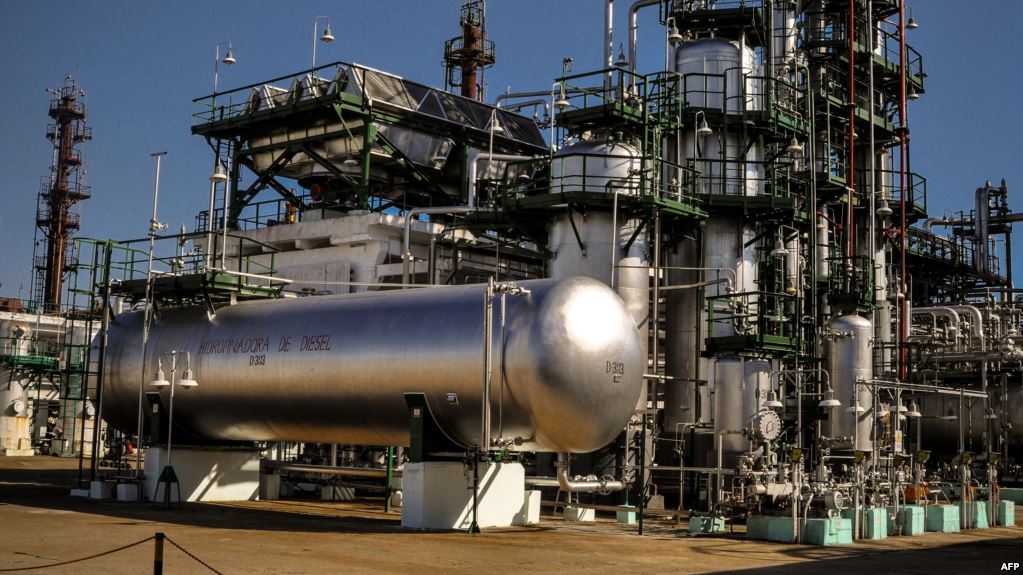 Una refinería en Cuba. AFP