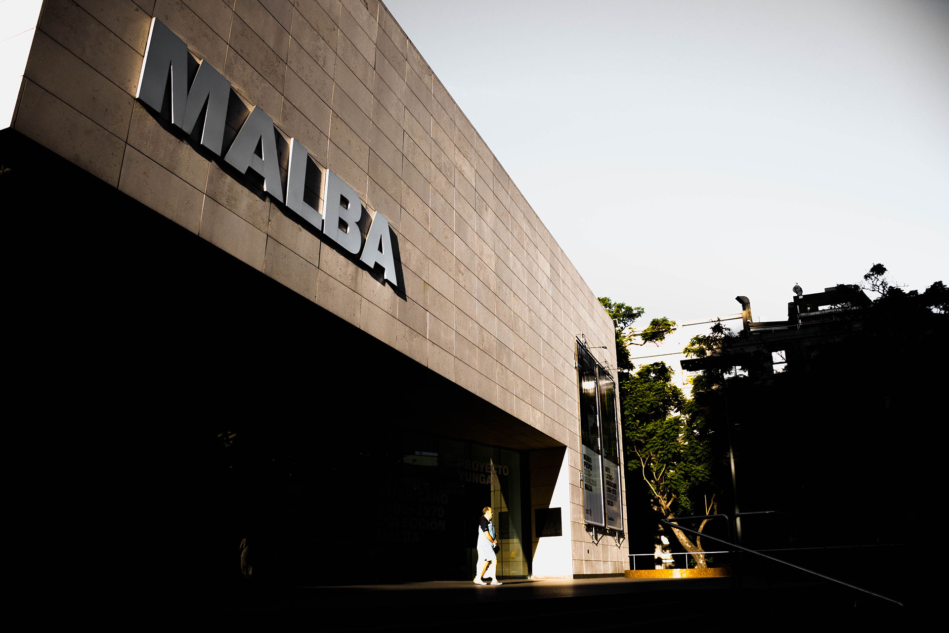 La imponente fachada del Malba, en Palermo Chico