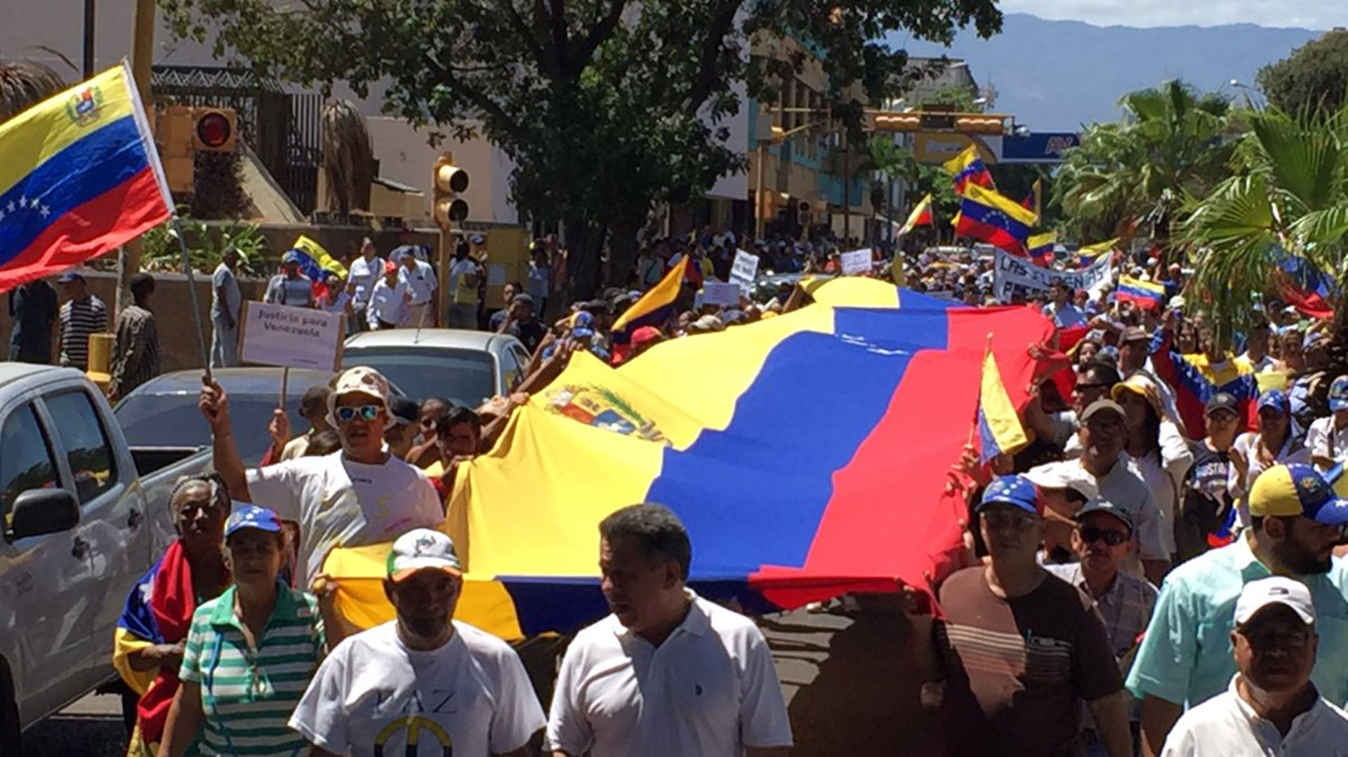 Los venezolanos rechazan los apagones y la falta de agua (@soypetitygarcia)