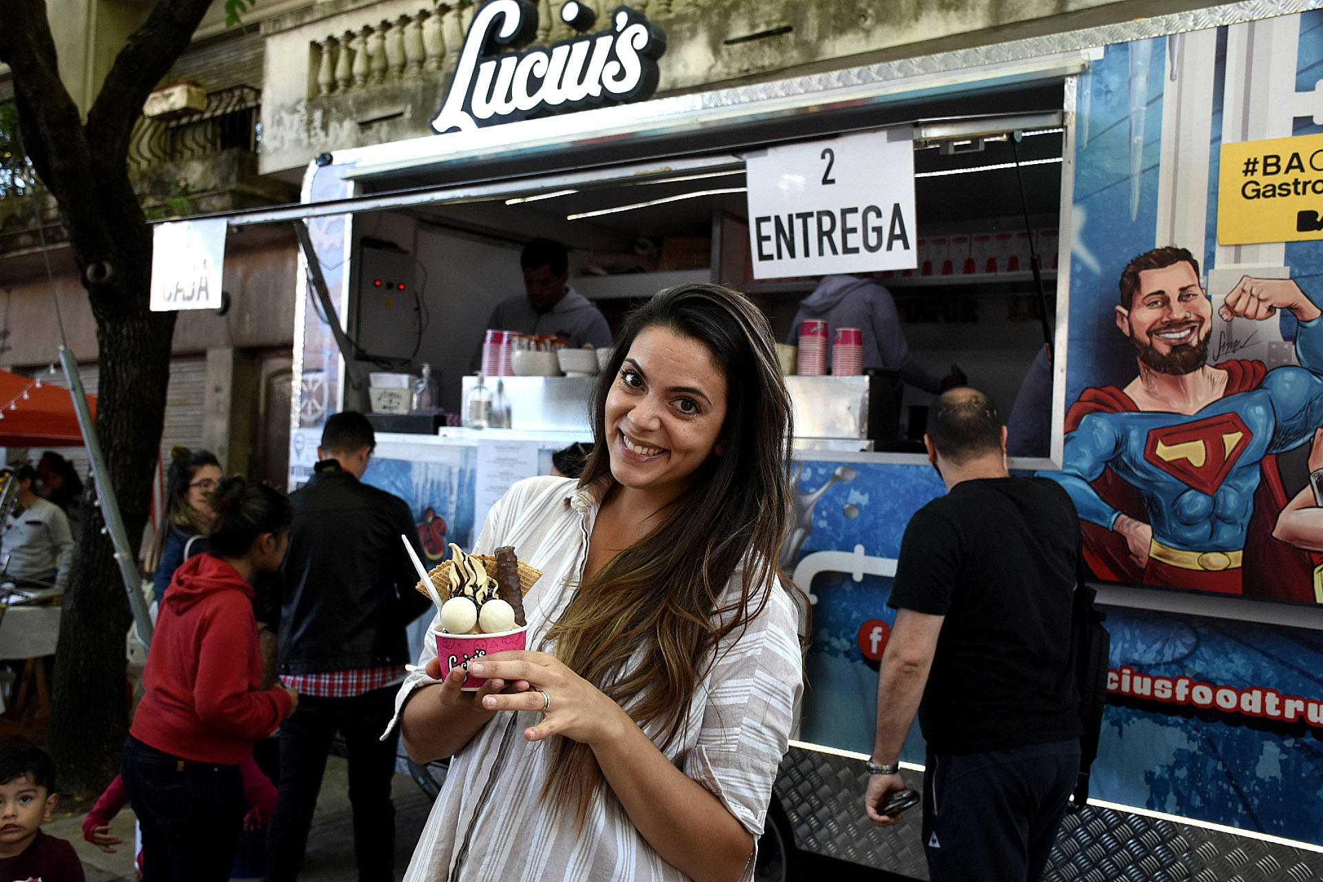 La instagrammer Belu Lucius por primera vez participó junto a su food truck Luciu’s de yogur helado con sabores nuevos (8 opciones) con galletitas, chocolate, dulce de leche, y también una propuesta fit más saludable con barritas de cereal. Una opción ideal para la merienda o el postre