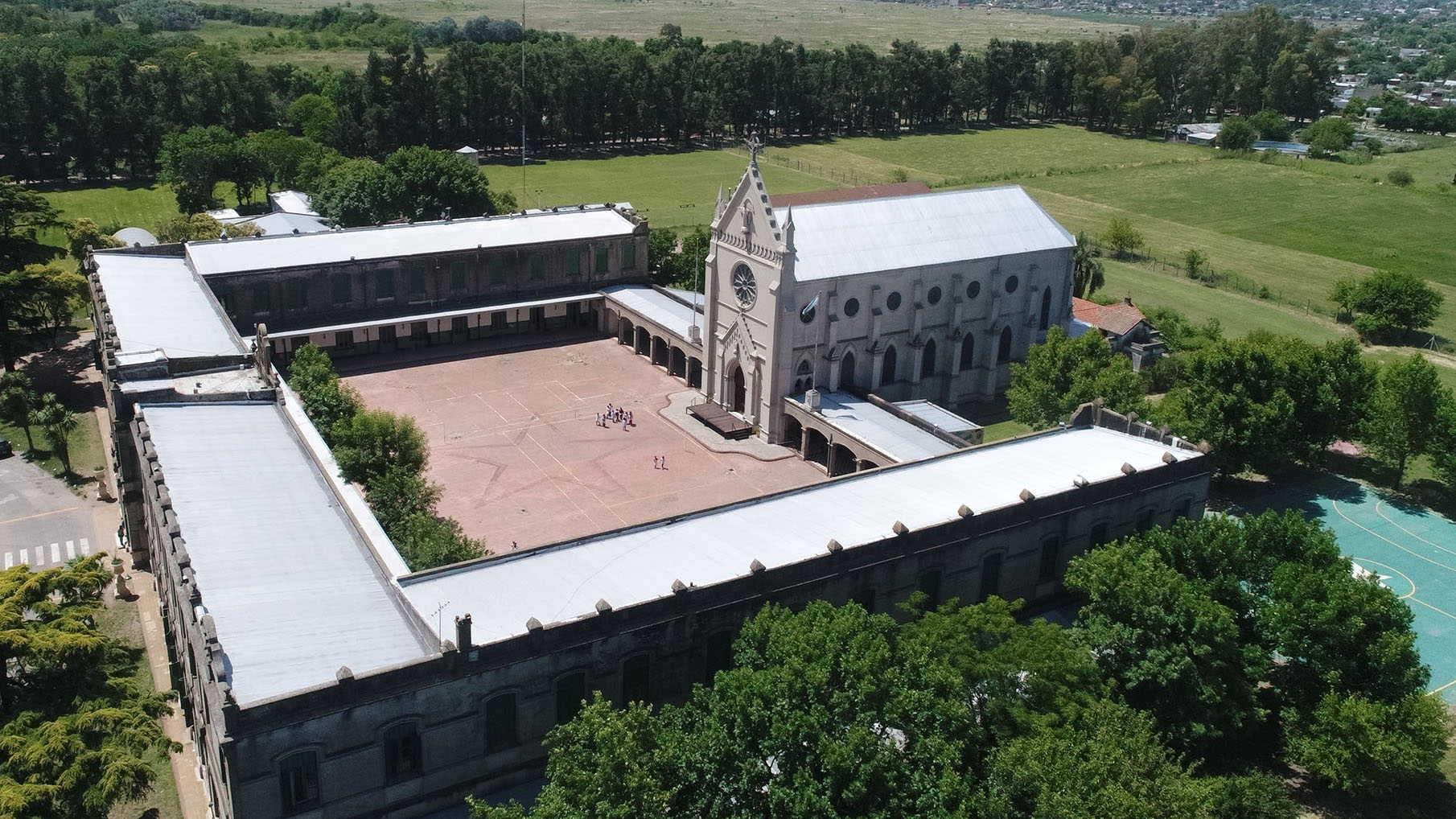 Vista aérea de la obra educativa Fundación Armstrong, en González Catán, Buenos Aires (Foto gentileza Fundación La Salle)