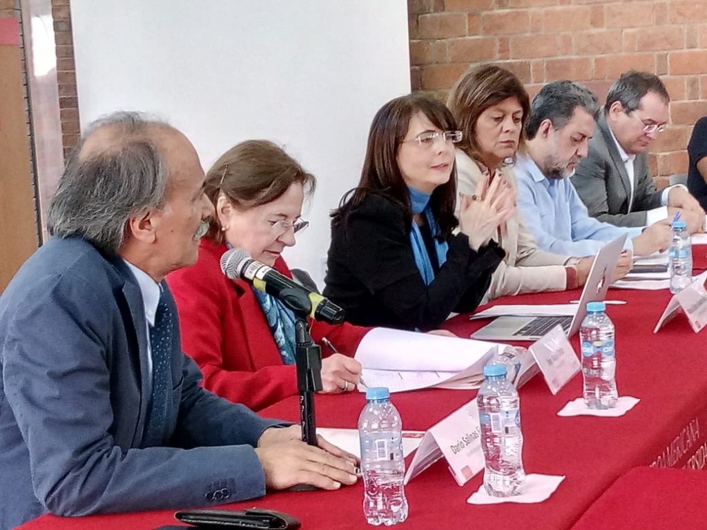 Álvarez-Buylla (centro) también anunció un apoyo a madres solteras para su realización profesional (Foto: Twitter @Conacyt_MX)