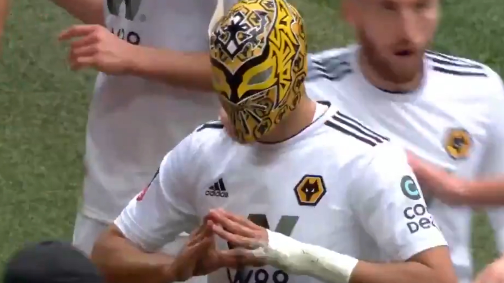 El festejo de Jiménez en las semifinales de la FA Cup (Foto: Captura de pantalla Twitter @EmiratesFACup)