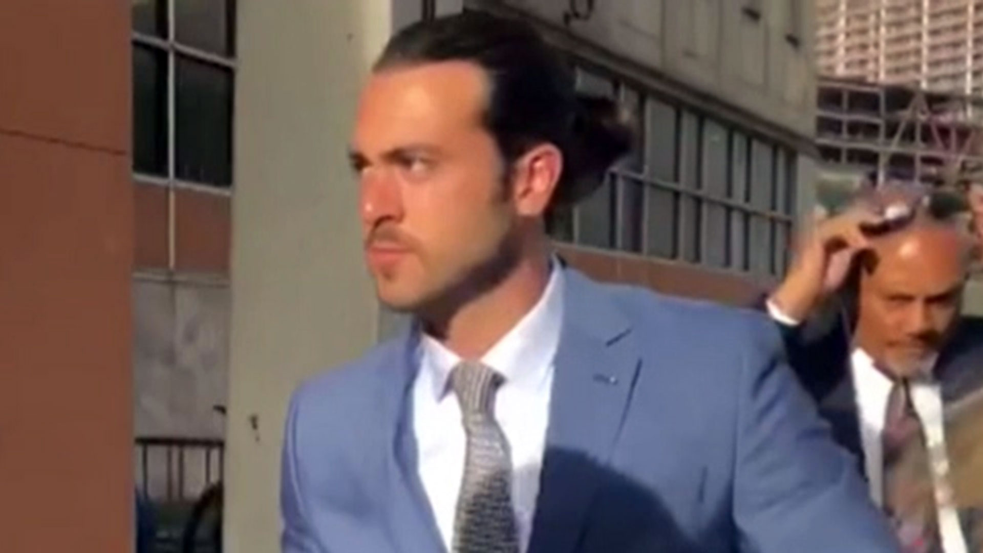 Lyle a su llegada a la corte hace unos días (Captura de pantalla)