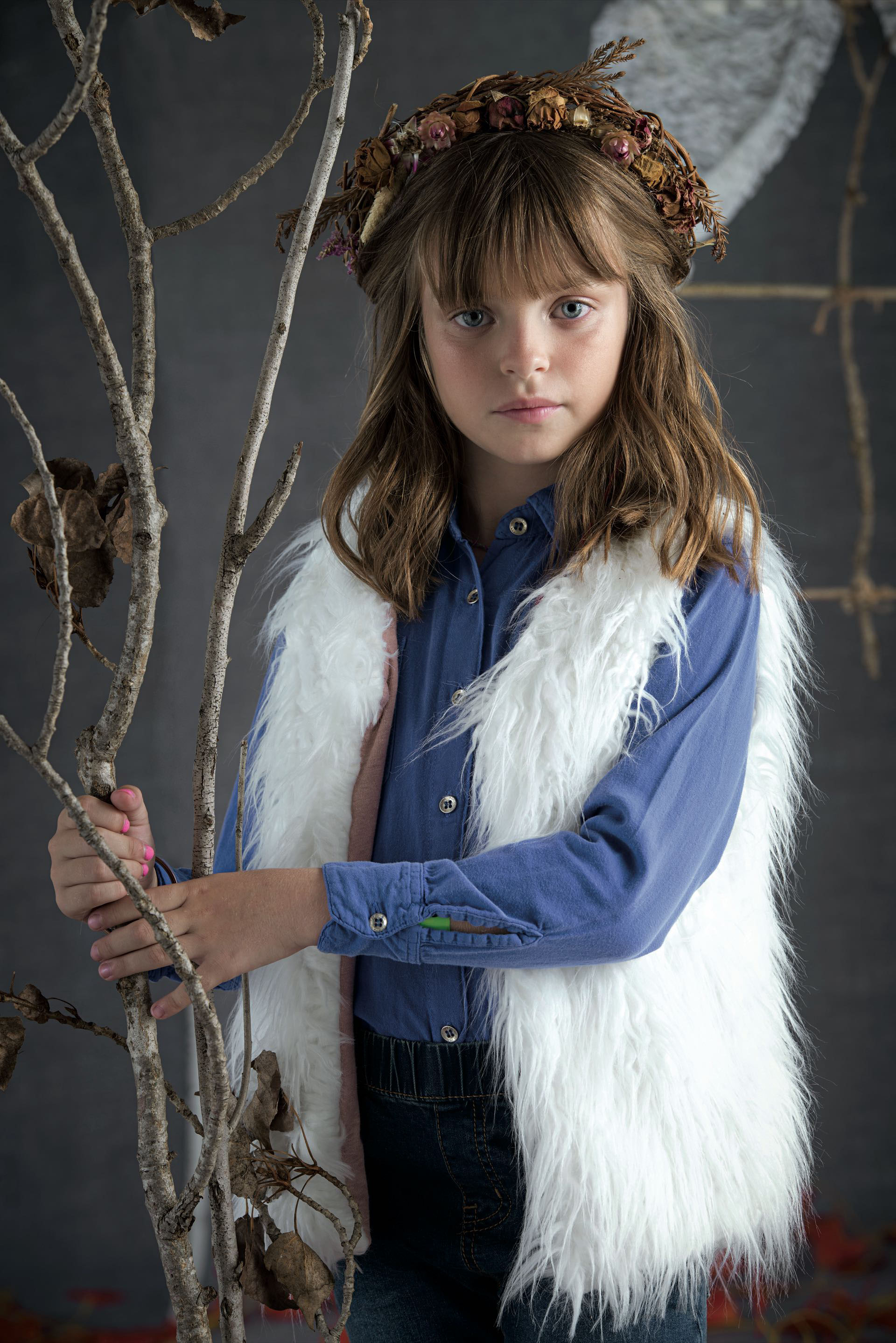 Chaleco símil piel (Stai Zitta) y camisa de jean (Kosiuko Girls).