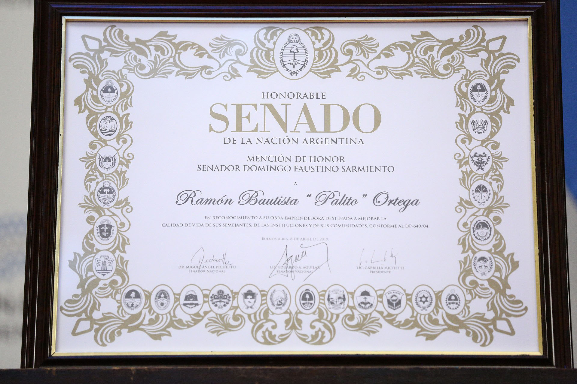 Merecido: el diploma que recibió Palito Ortega (Fotos: Nicolás Stulberg)