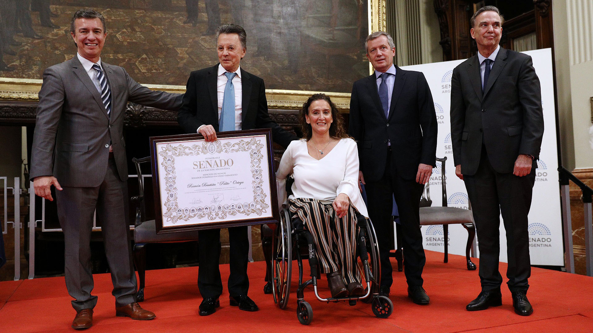 Aguilar, la vicepresidente Gabriela Michetti, el presidente de la Cámara de Diputados, Emilio Monzó, y Pichetto, tras entregarle el diploma a Palito