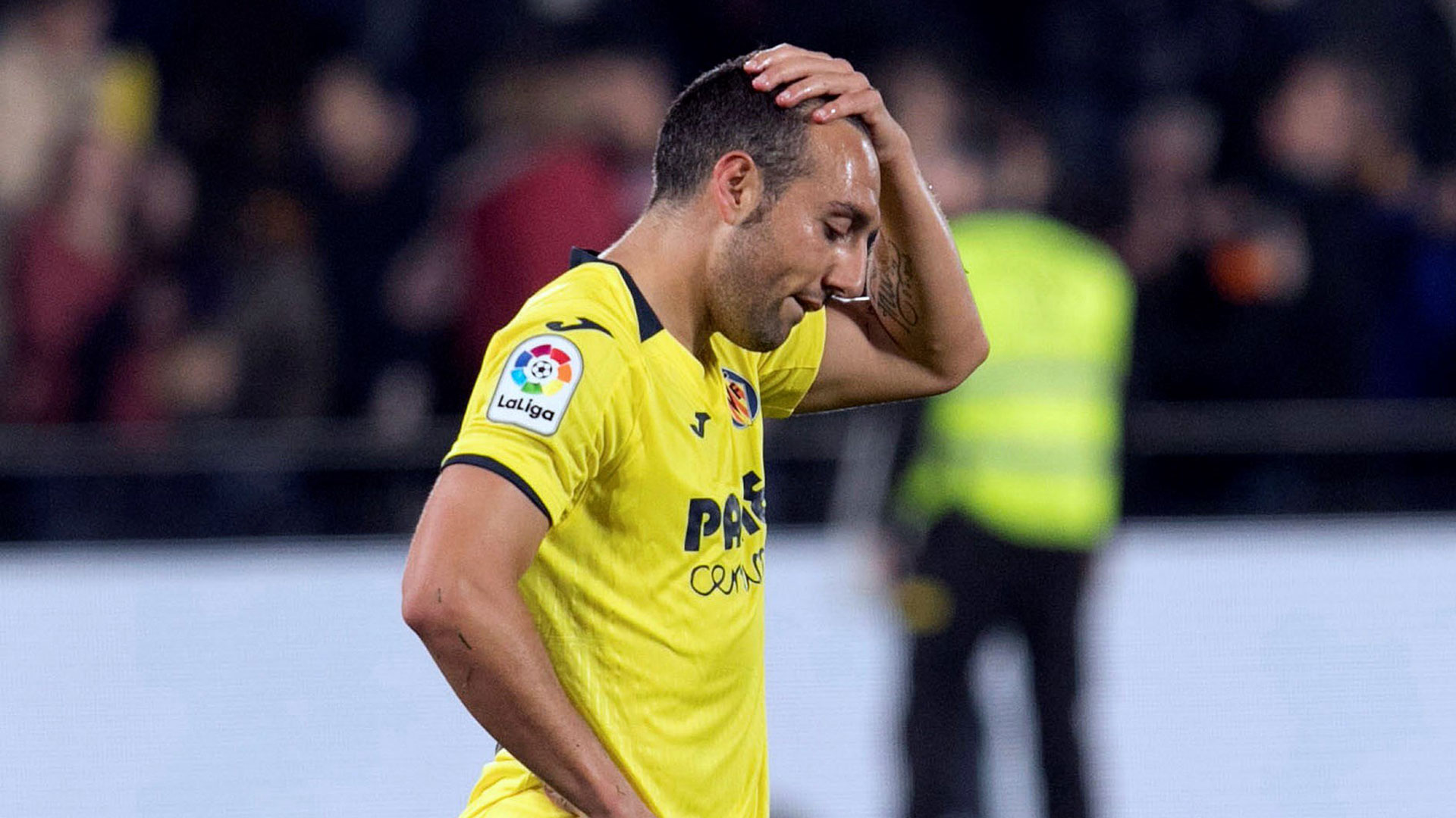 Santi Cazorla falló un penal en los minutos finales de la derrota 2 a 1 del Villarreal ante el Betis (EFE)