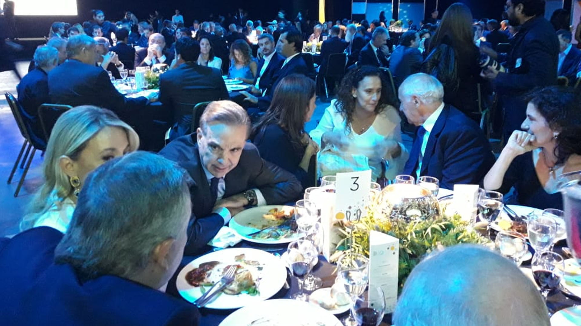 Miguel Angel Pichetto y Roberto Lavagna estuvieron en la misma mesa. La vicepresidenta Gabriela Michetti se acercó a conversar con el ex ministro de Economía