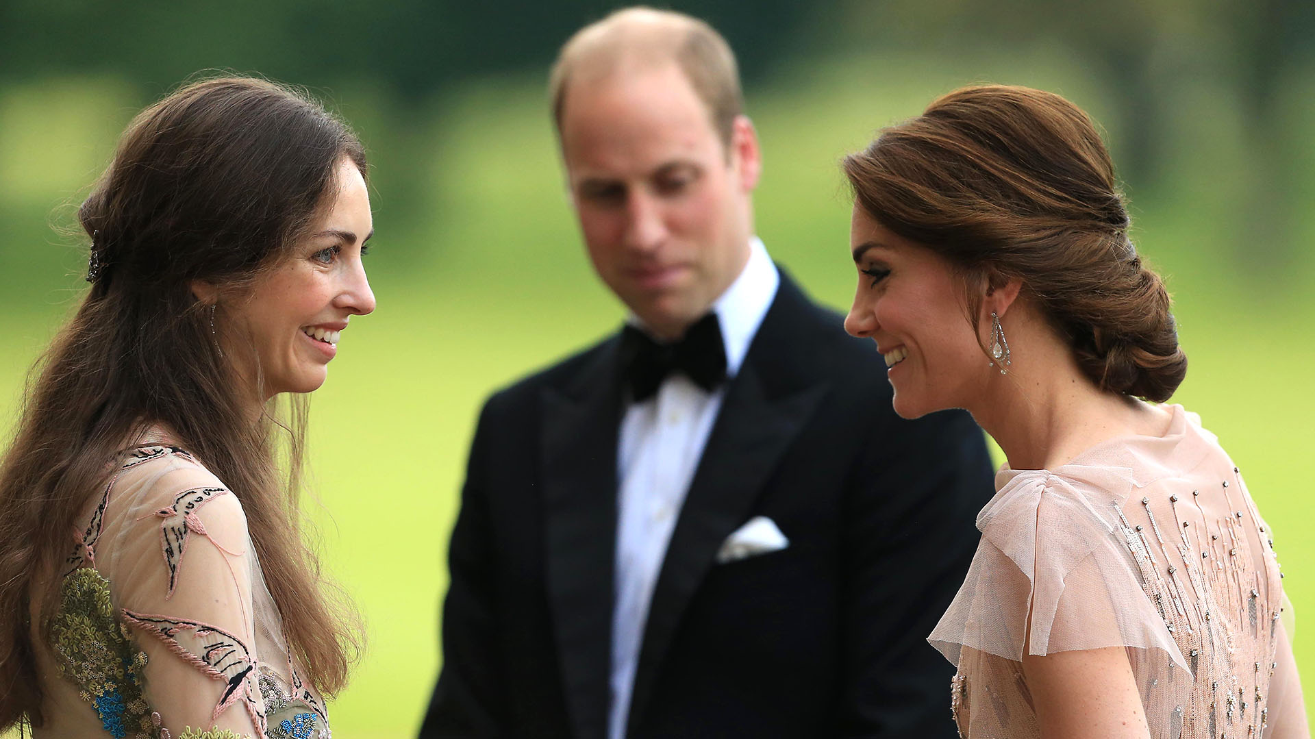 El príncipe William, la duquesa de Cambridge y Rose Hanbury durante un evento de 2016 en King’s Lynn, Inglaterra (Grosby)