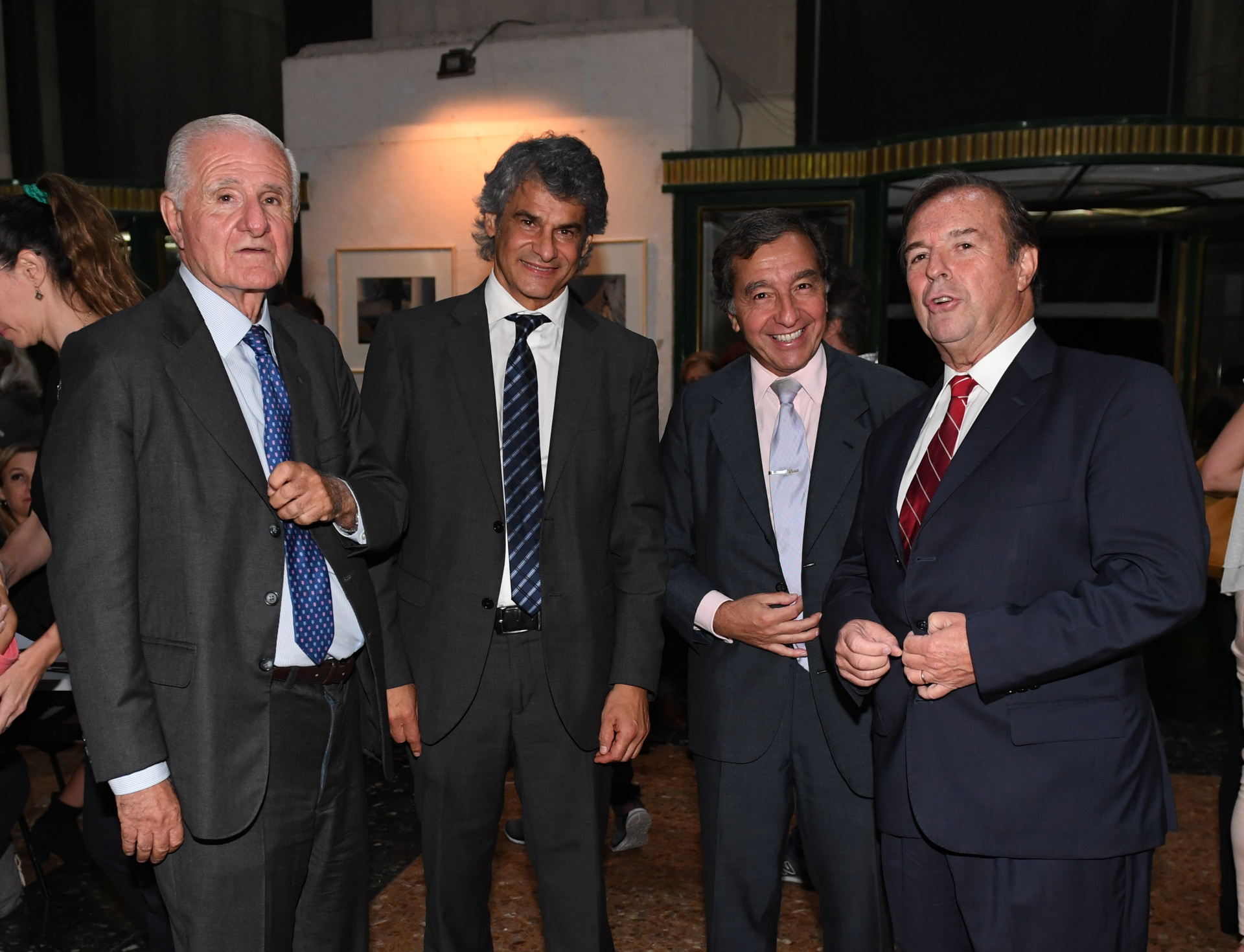 El académico Jose Tobias; el director de posgrado Leandro Vergara; el profesor Alejandro Borda y el vicedecano de la Facultad de Derecho