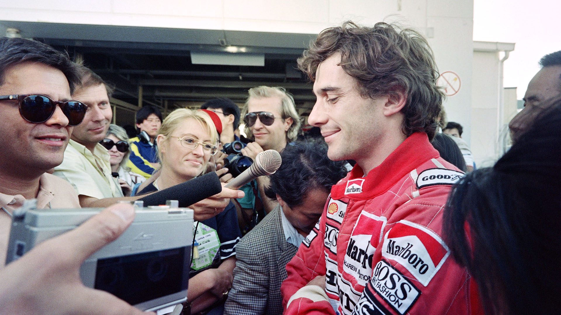 Ayrton Senna siempre fue uno de los pilotos más solicitados por la prensa internacional en las carreras de Fórmula 1