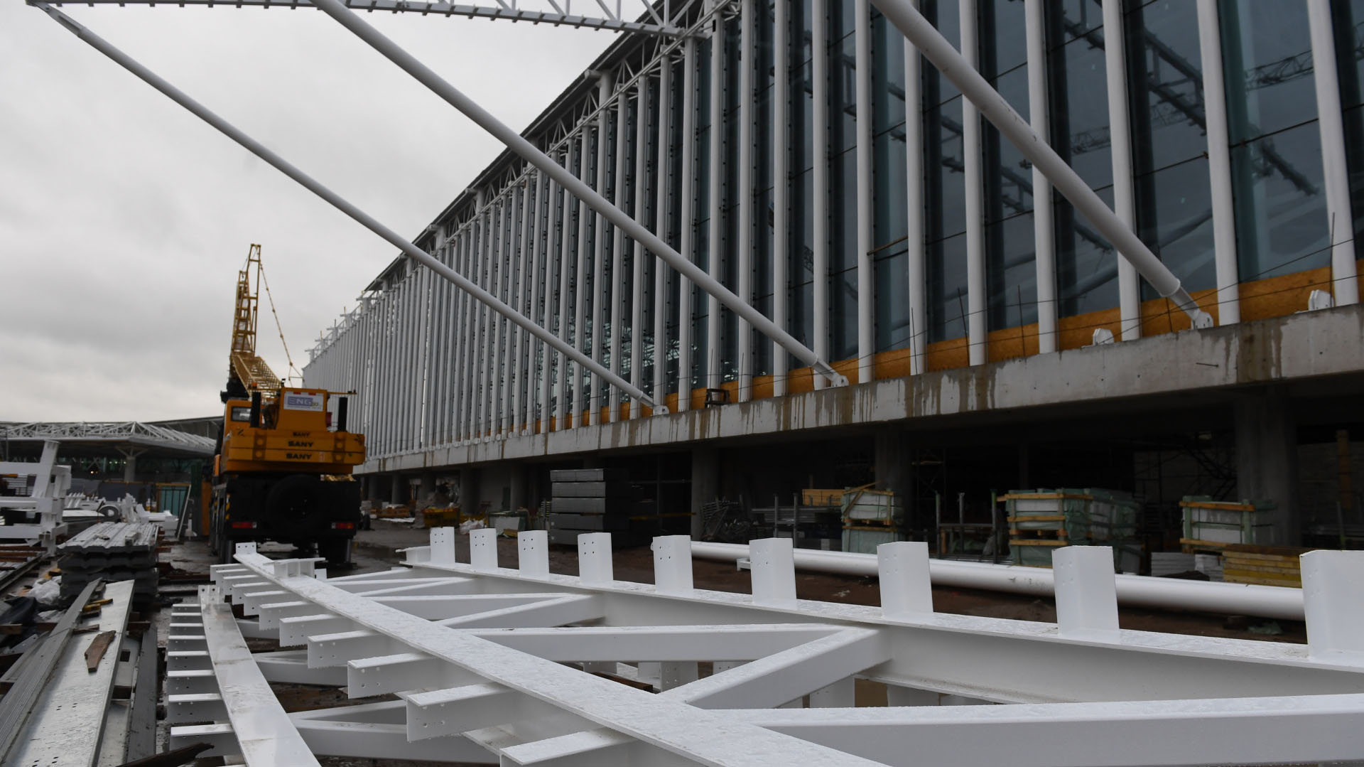 “Ezeiza será un aeropuerto con mayor tecnología y con mejor experiencia para los pasajeros del mundo. A mí particularmente me emociona el crecimiento”, dijo Guillermo Dietrich, Ministro de Transporte de la Nación en un nuevo acto de relevamiento de las obras