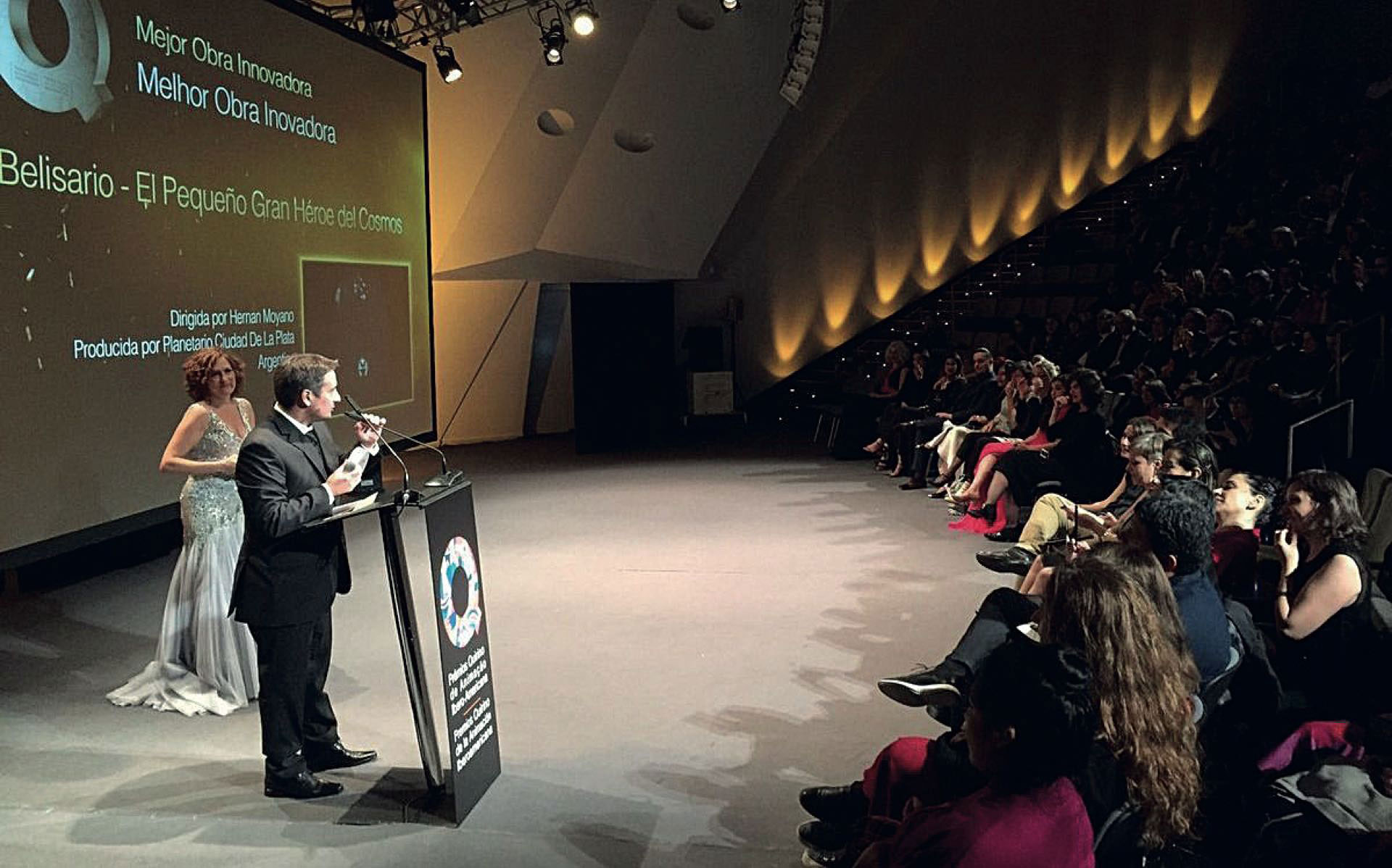 La entrega del premio para nuestro representante platense –y su ratón–, en el Auditorio Adán Martín de Tenerife.
