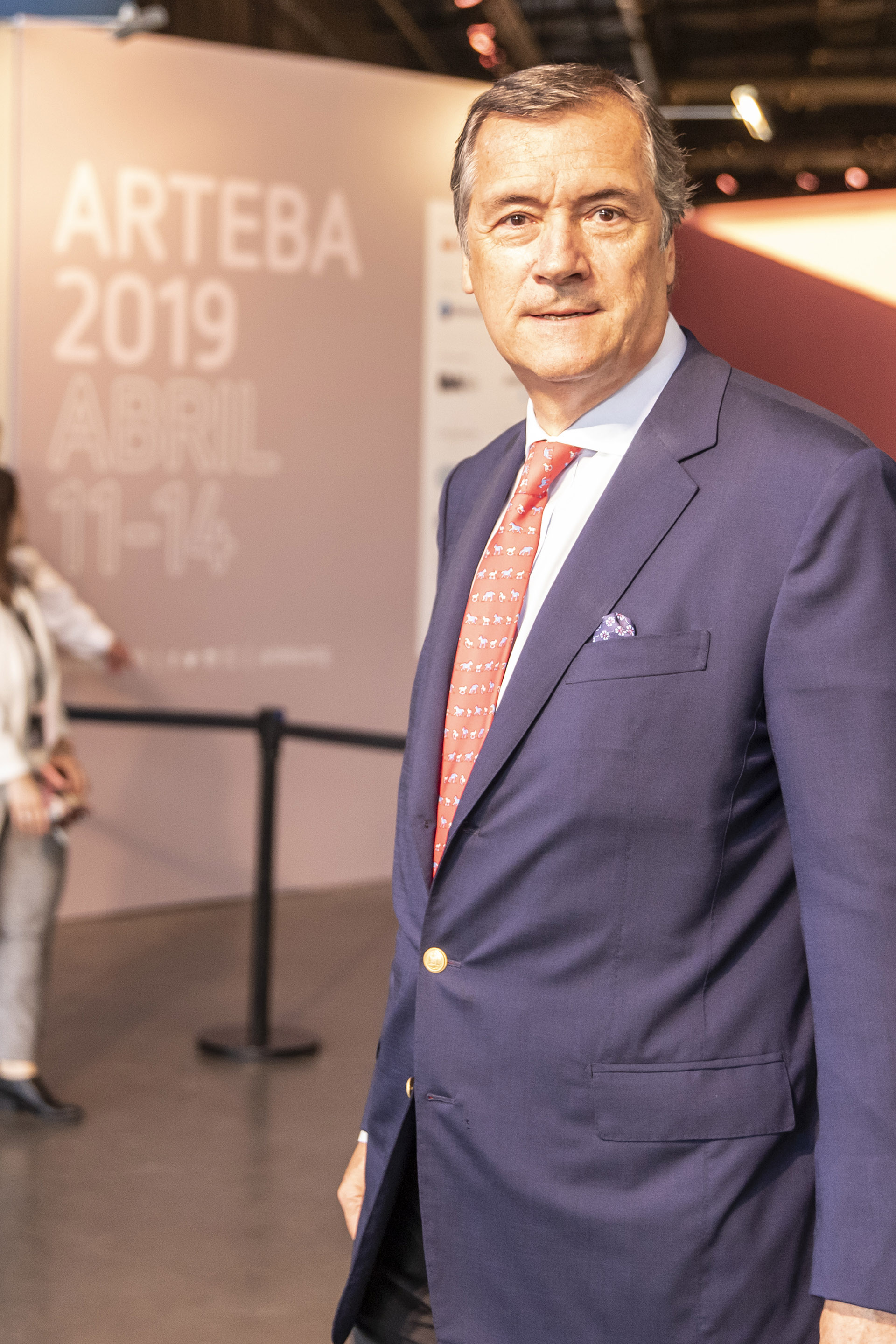 Enrique Cristofani (Presidente de Santander Río) ingresando a la muestra.