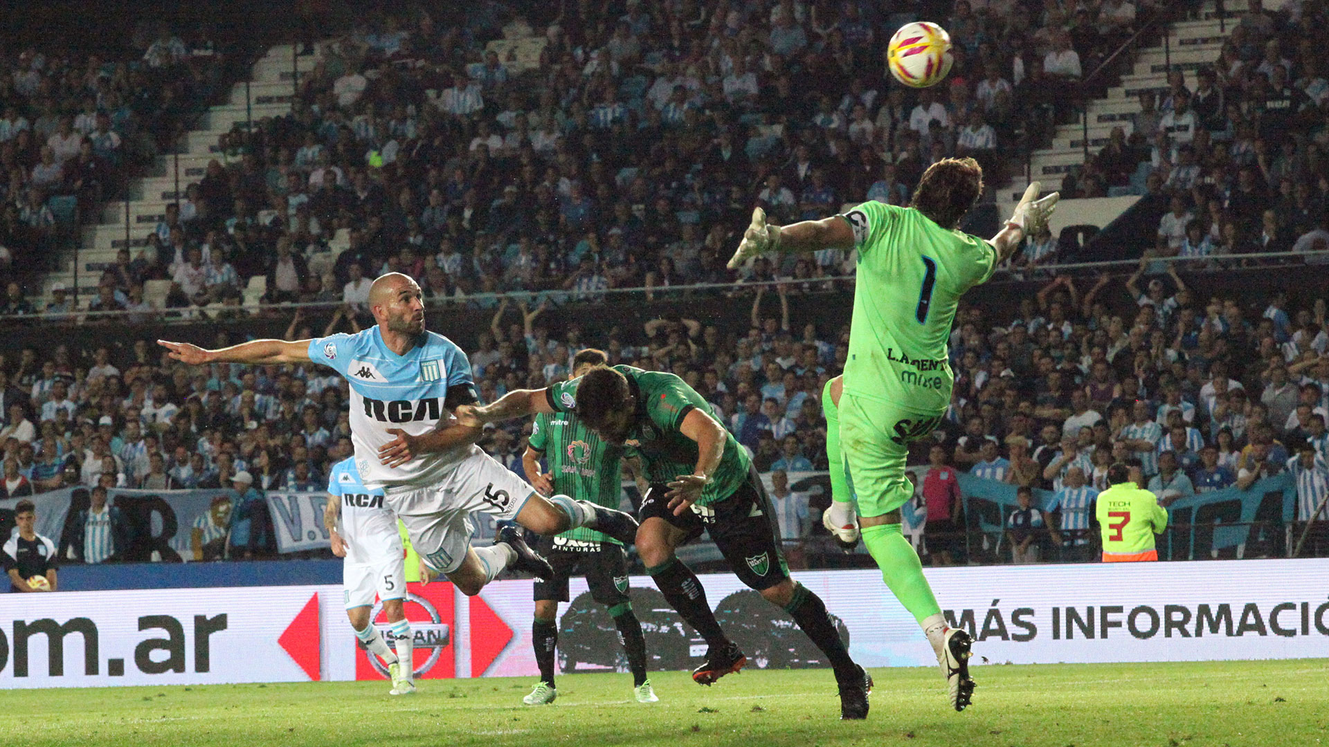 La foto de Juanca Baldovino que capturó el momento del gol de Lisandro López a San Martín de San Juan