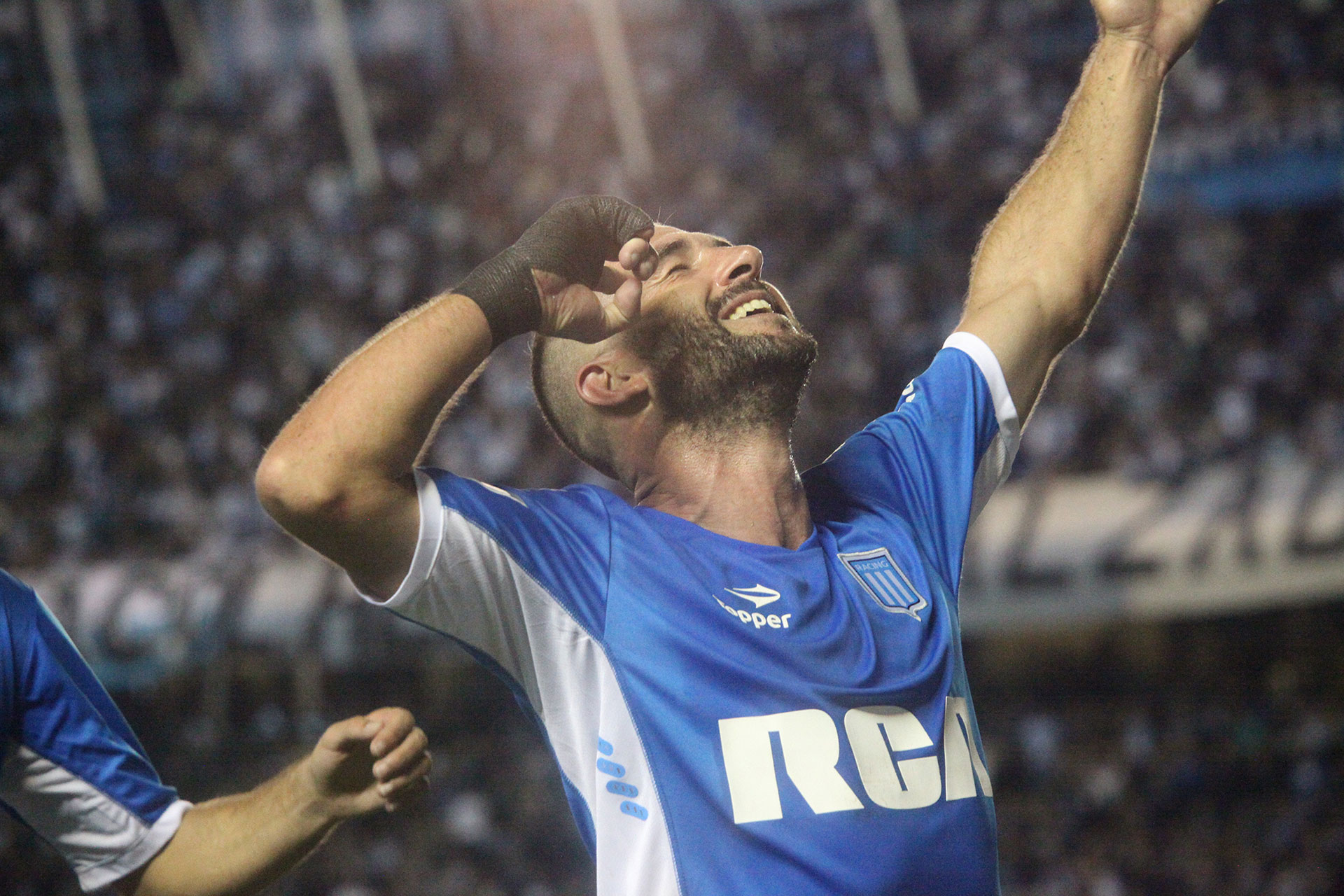 La satisfacción en el rostro de Lisandro López en pleno festejo de su gol
