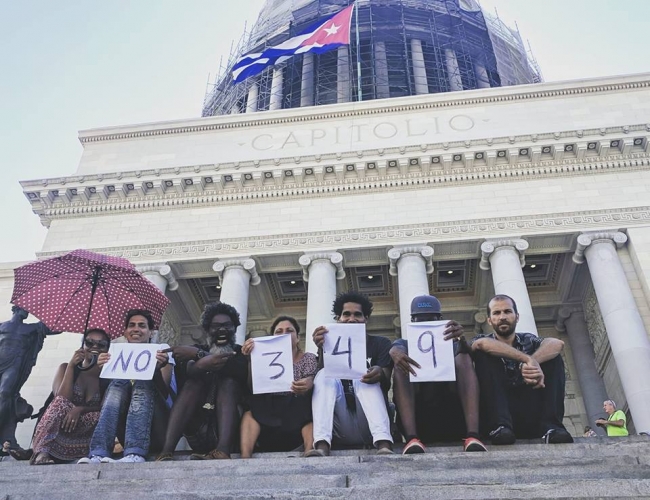 De forma paralela a la XIII Bienal de Arte de la Habana, se desarrolla la Bienal Sin trescientos cuarenta y nueve.
