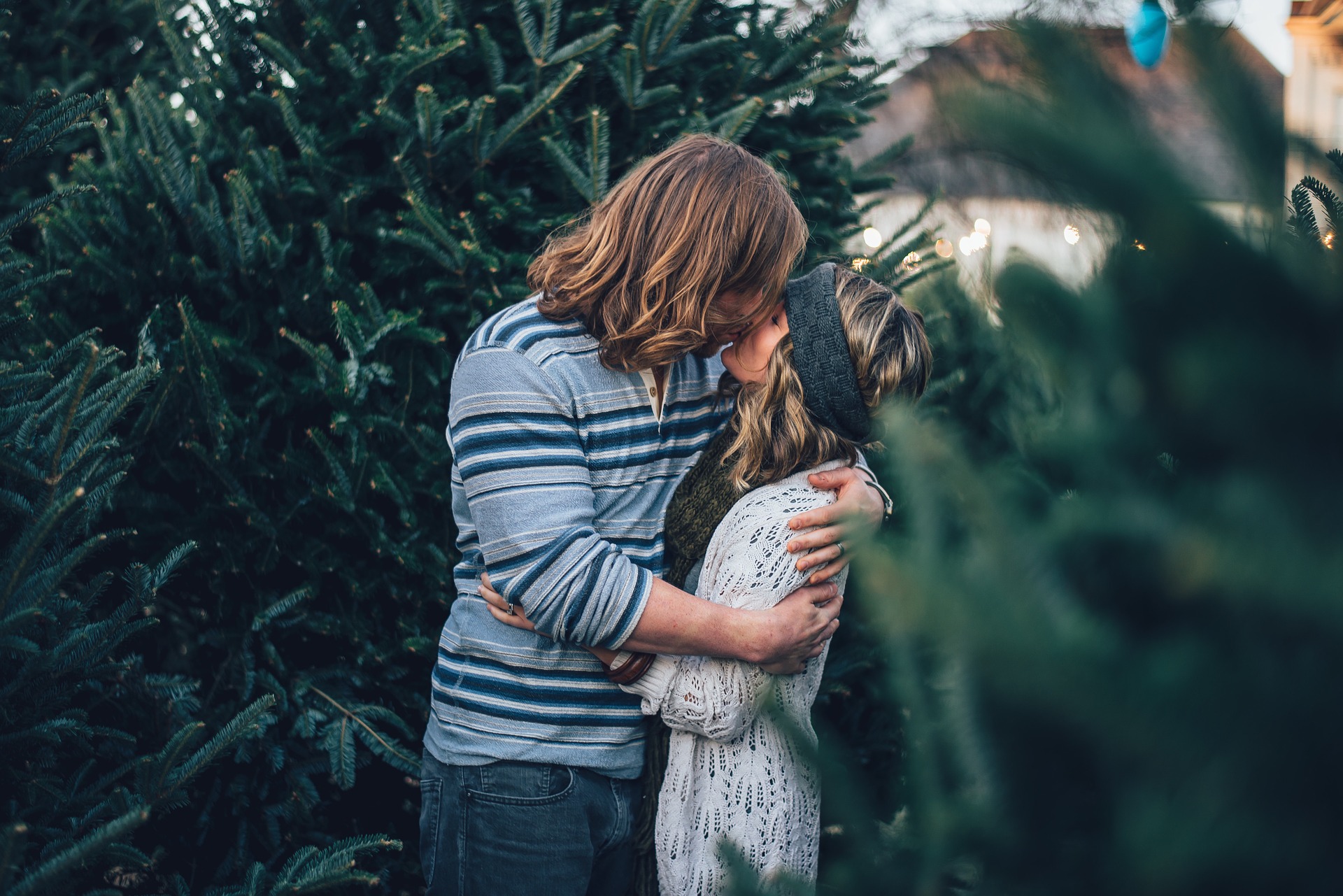 Los besos fortalecen las relaciones de pareja e intensificas el deseo sexual (Foto: Pixabay)