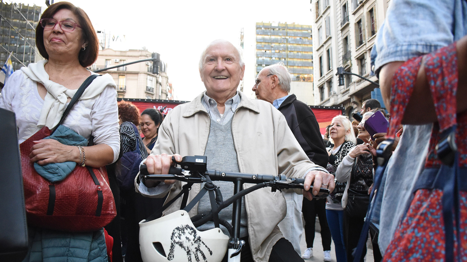 Los vecinos porteños podrán caminar por la avenida durante las noches