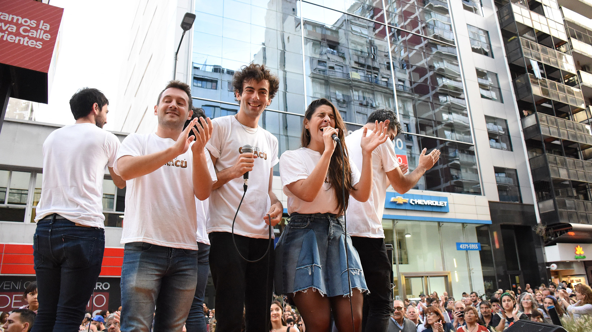 La inauguración comenzó a las 18 y finalizará a las 2 de la mañana