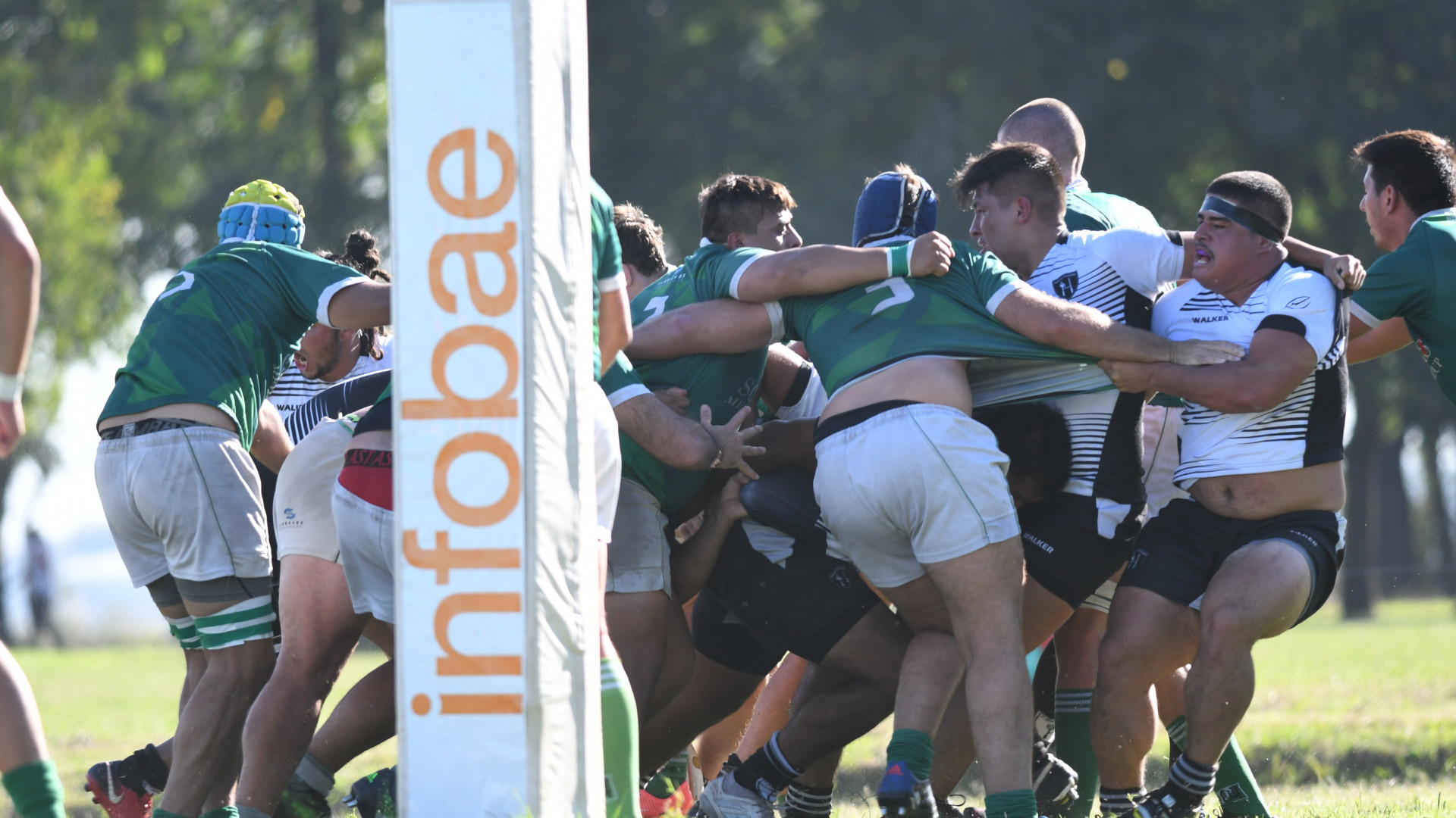 El recién ascendido a tercera, Floresta Rugby Club debutó como local ante Los Pinos, quienes vencieron por 21 a 17. (Fabián Ramella)