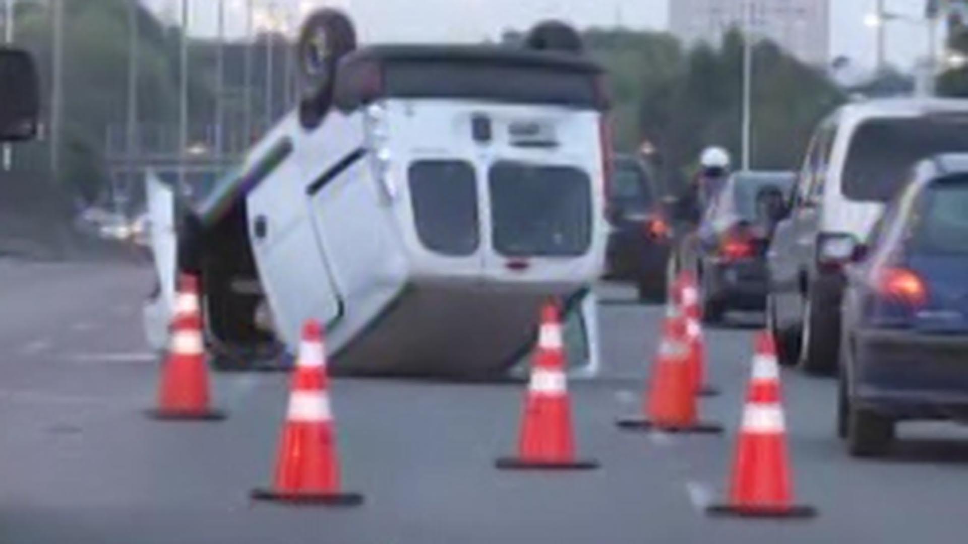 El accidente ocurrió en la intersección con la avenida Eva Perón