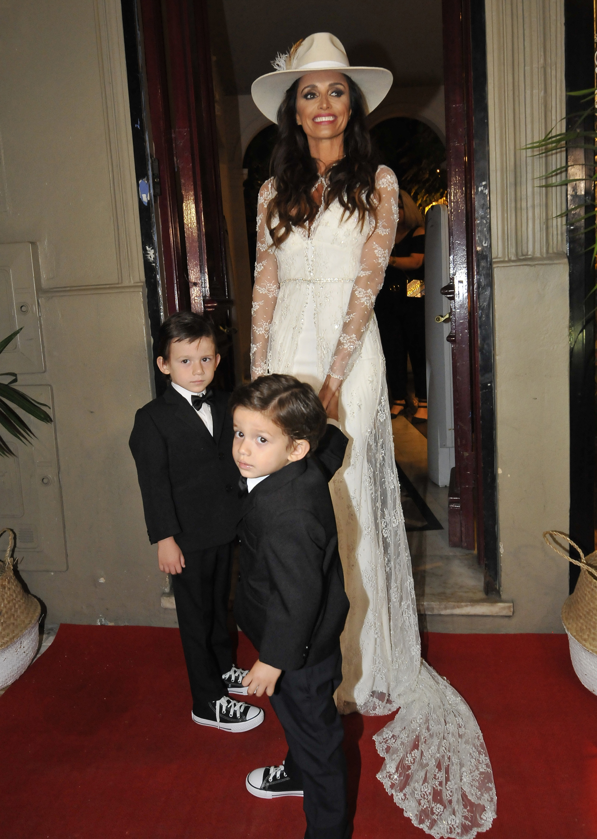 Paz Cornú con sus hijos en su casamiento (Teleshow)