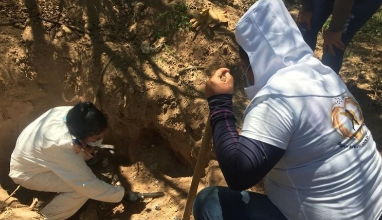 El grupo de activistas, conformado por 30 mujeres, peinó 30.000 metros cuadrados de terreno (Foto: Twitter)
