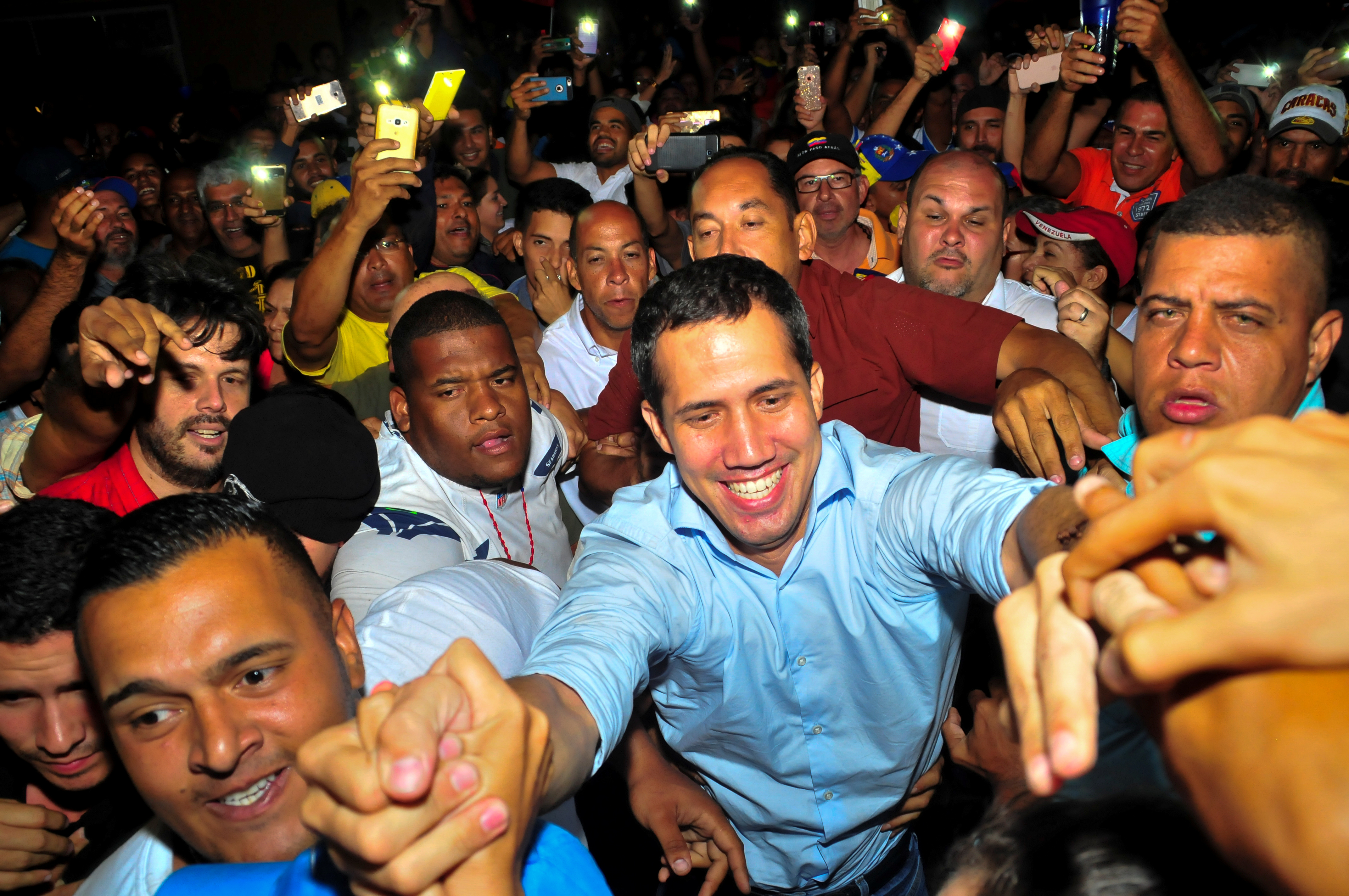 Guaidó llegó con un fuerte retraso por las dificultades en el camino (Reuters)