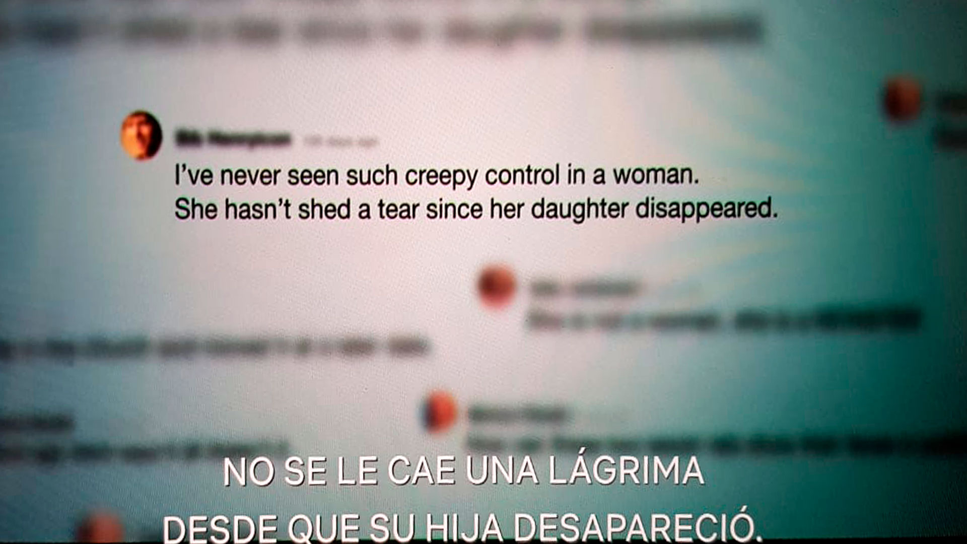 Un fragmento de la serie en donde se muestran lo que se decía en las redes sobre los padres