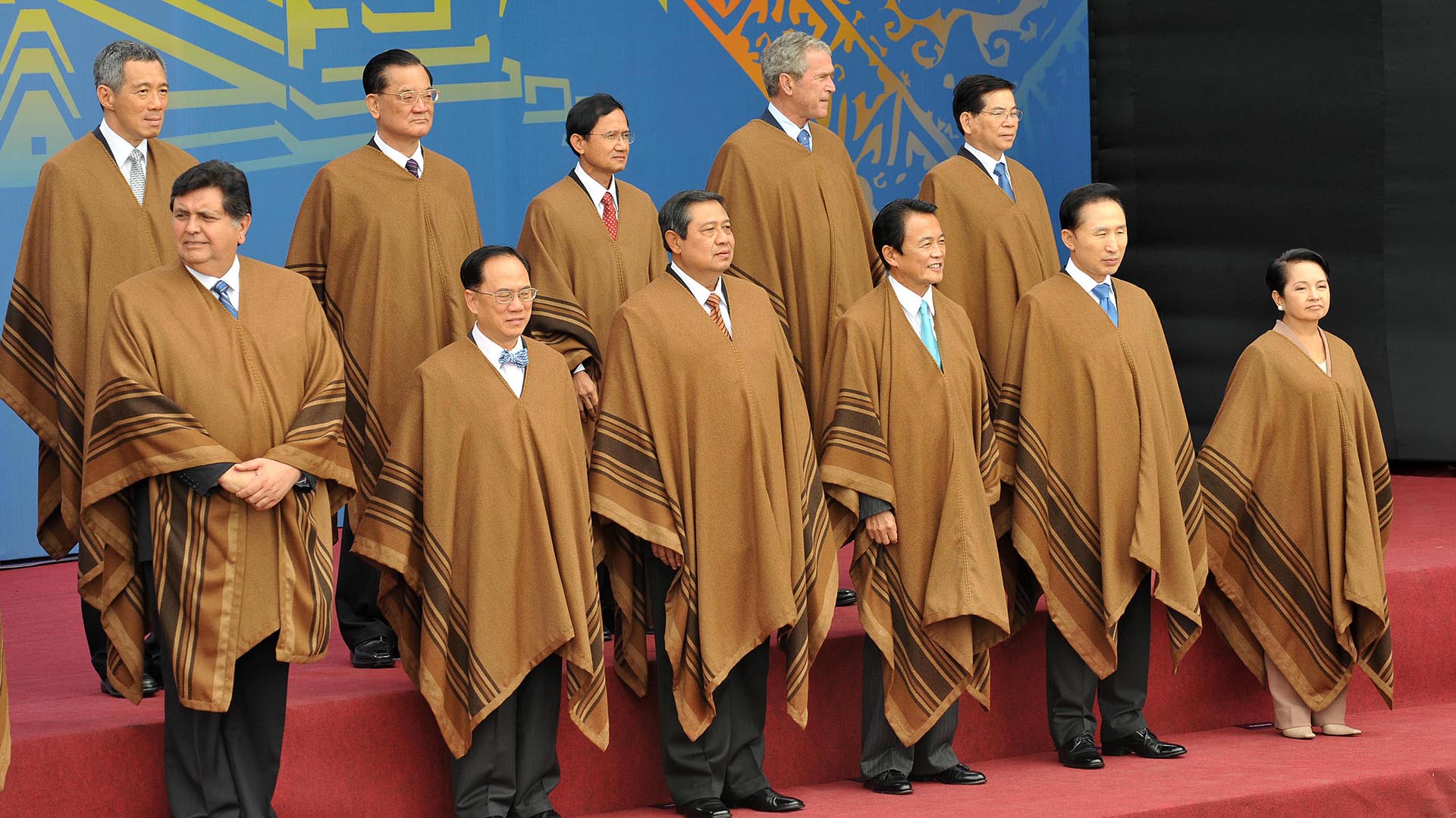 García también fue el anfitrión de una cumbre de la APEC, el Foro de Cooperación Asia-Pacífico, en 2008