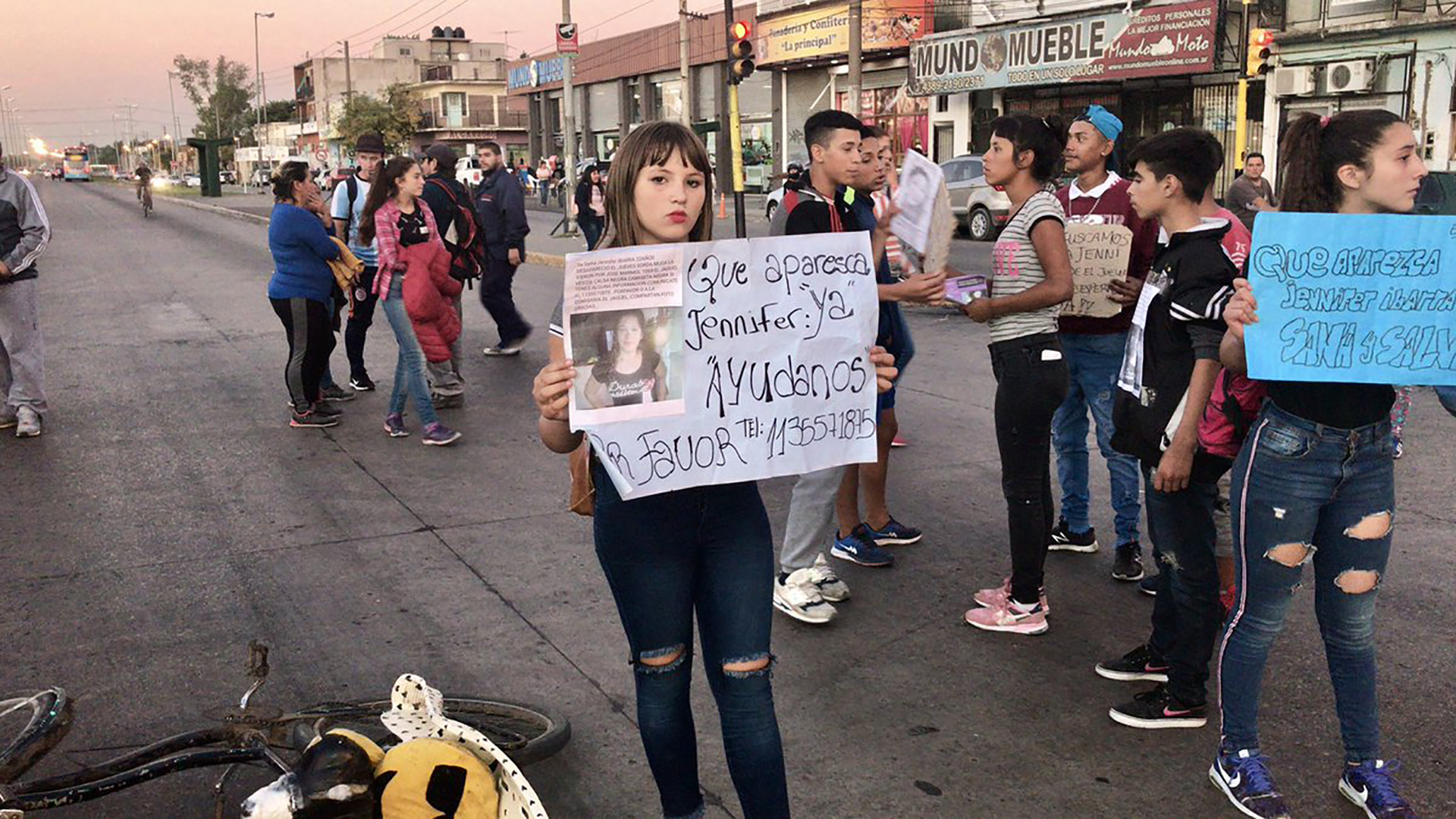 Corte de ruta de de familiares y vecinos de Jennifer Ibarra.