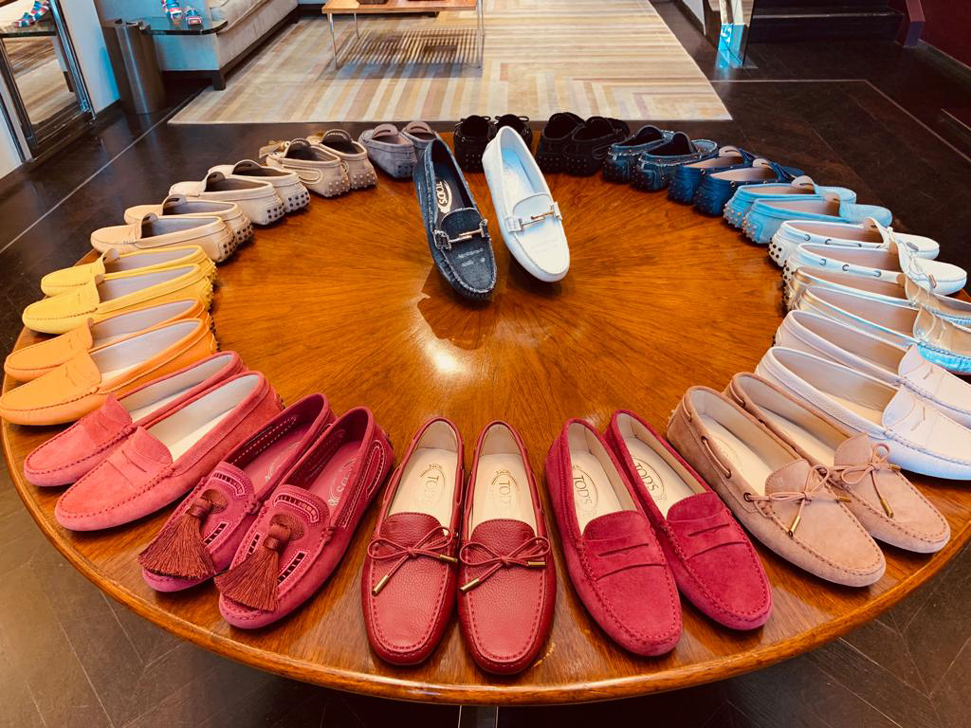 Tod’s, la marca italiana que tiene una amplia variedad de mocasines y colores