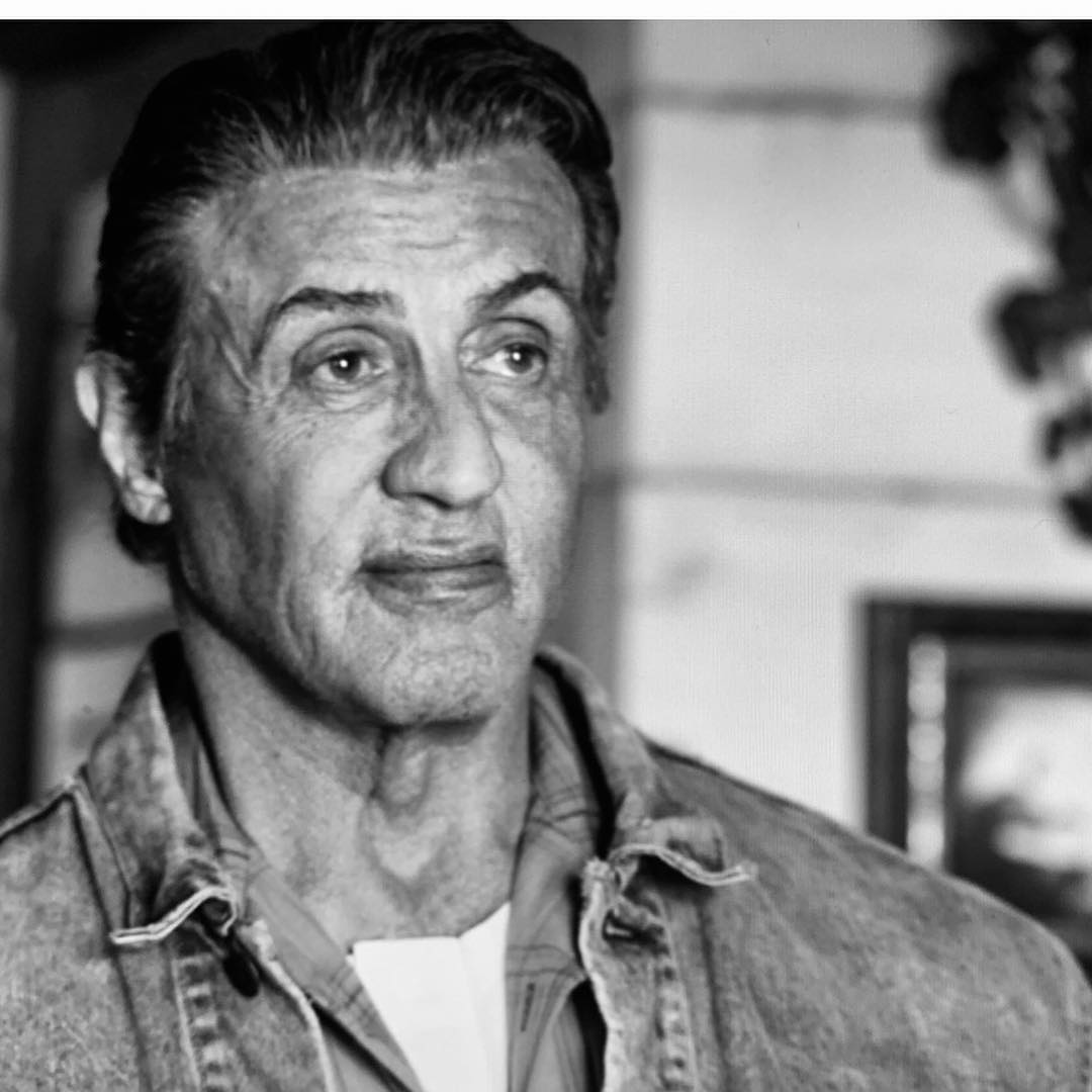Pocas veces Stallone muestra su perfil izquierdo (Instagram)