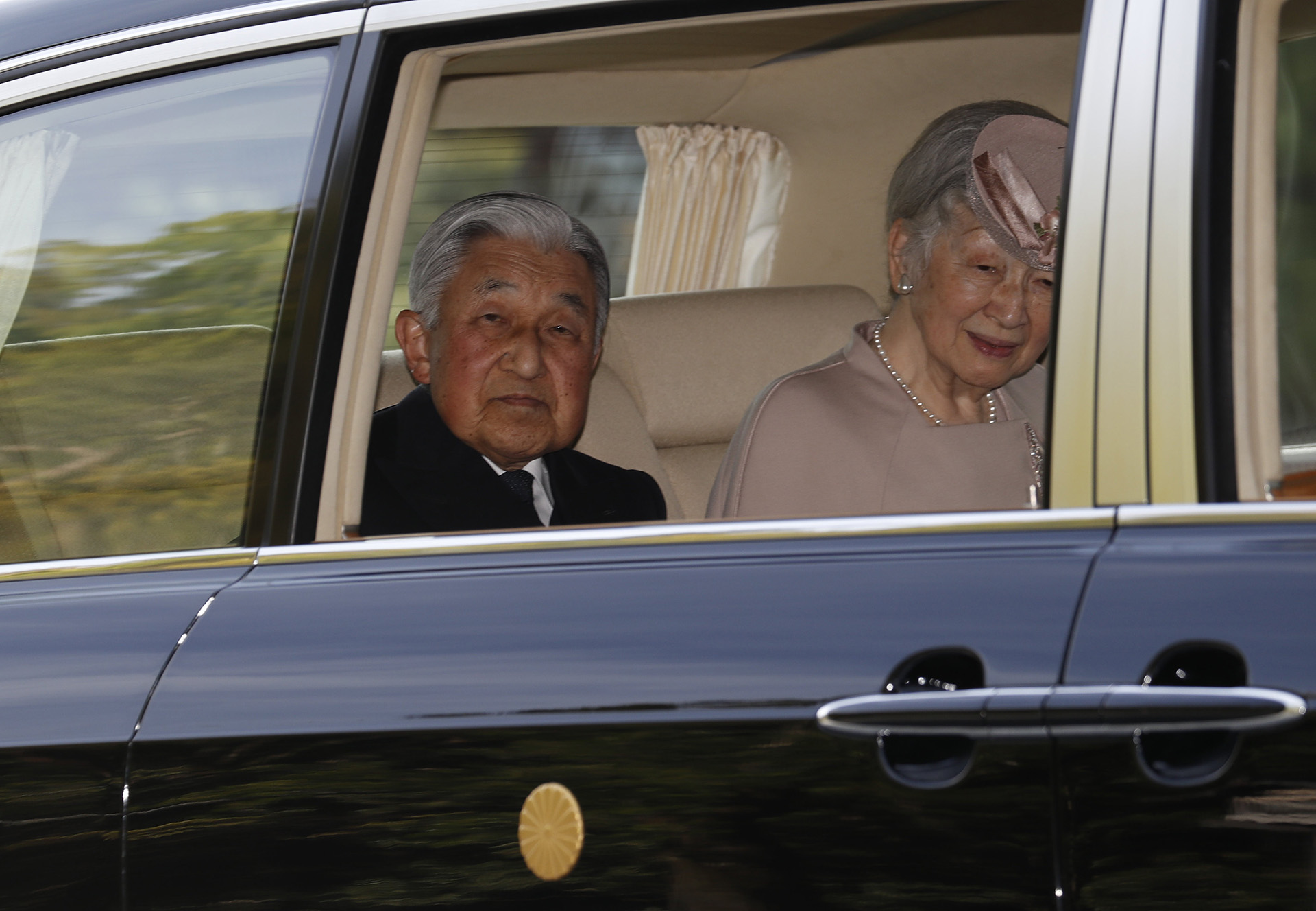 Su hijo Naruhito lo sucederá en el trono