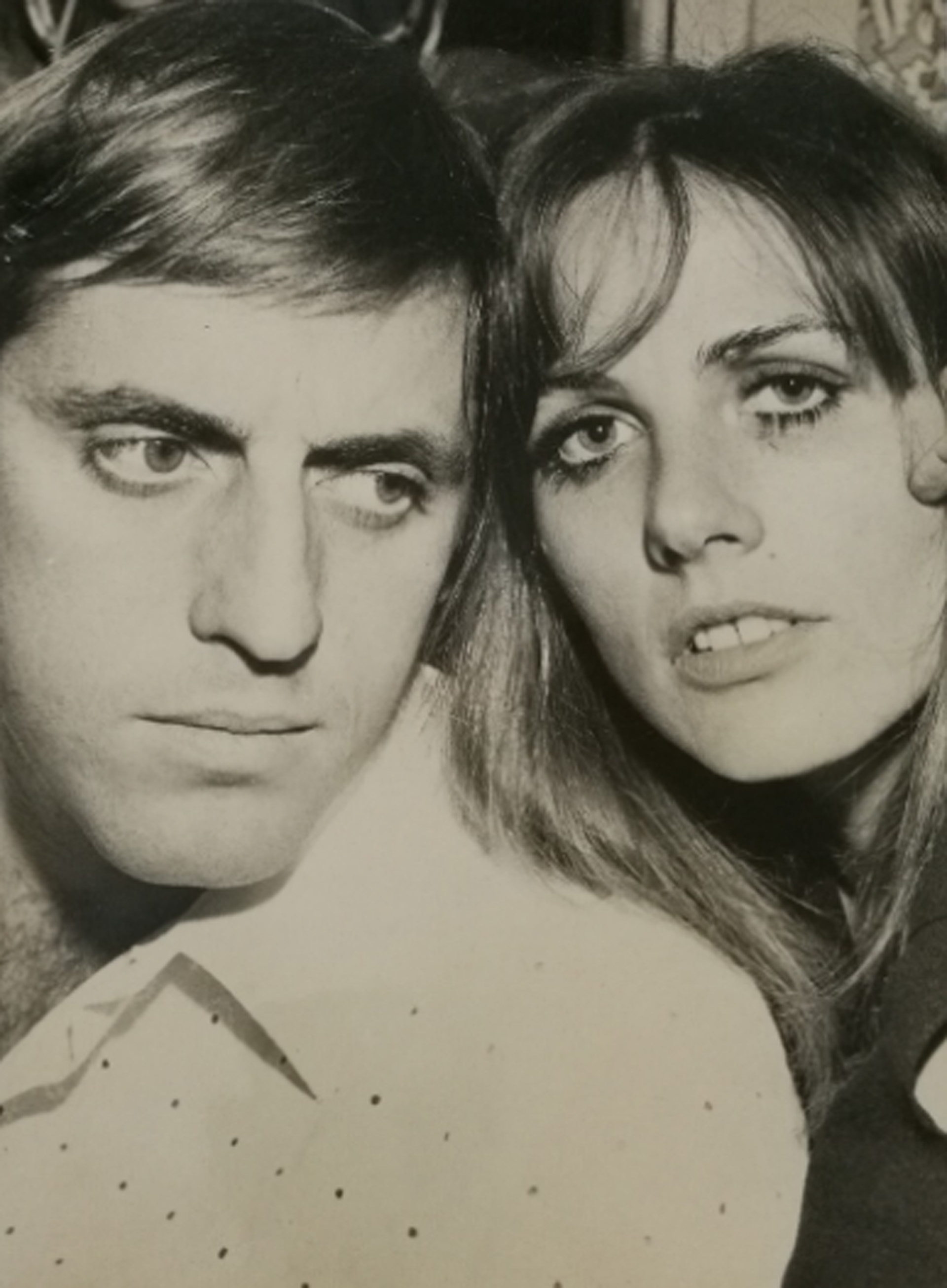 Un paparazzi lo descubrió con su amante, escapó por los techos y cayó