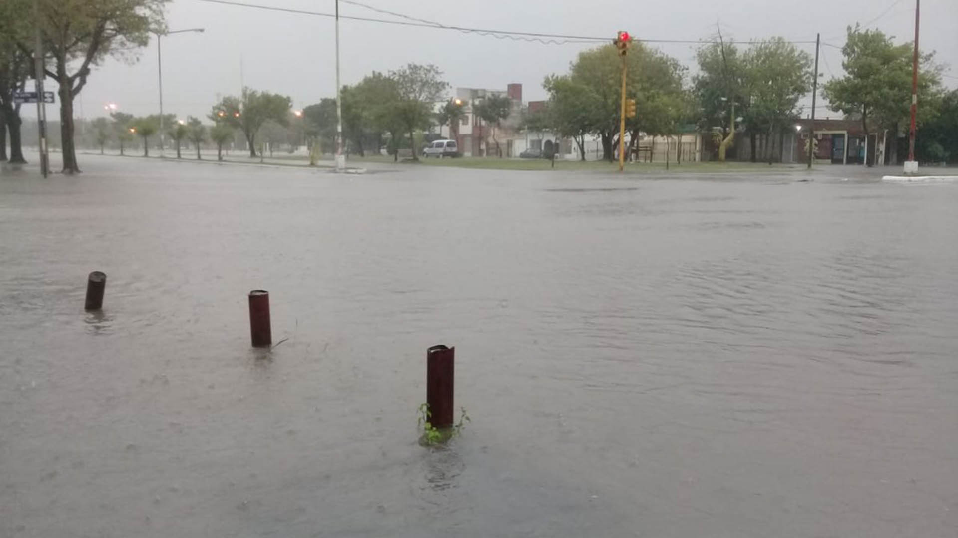 En la capital provincial colapsó la estructura hídrica de la ciudad(Twitter: @NorteCtes)